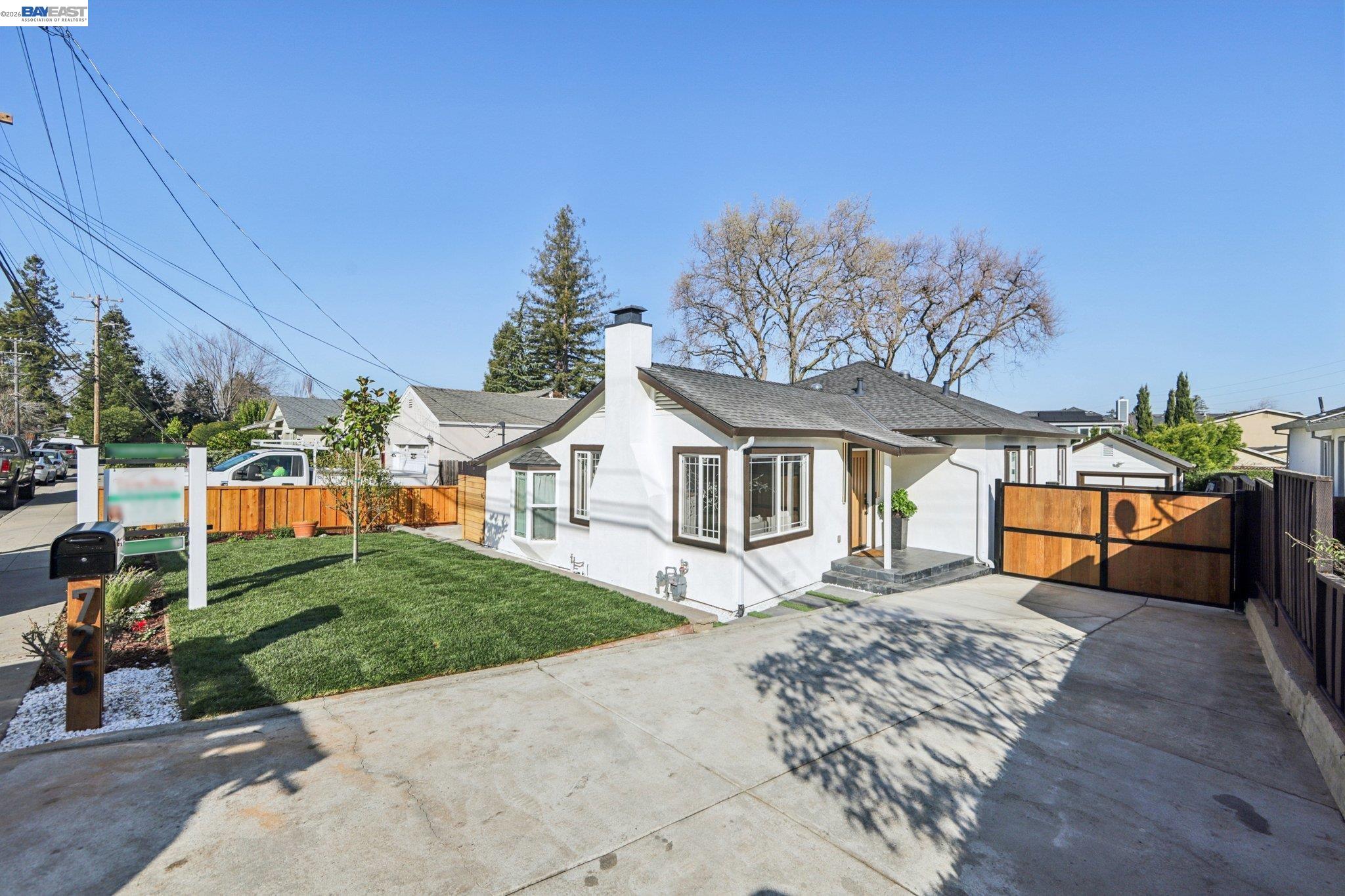 Detail Gallery Image 7 of 52 For 725 Alameda De Las Pulgas, San Mateo,  CA 94601 - 3 Beds | 3 Baths