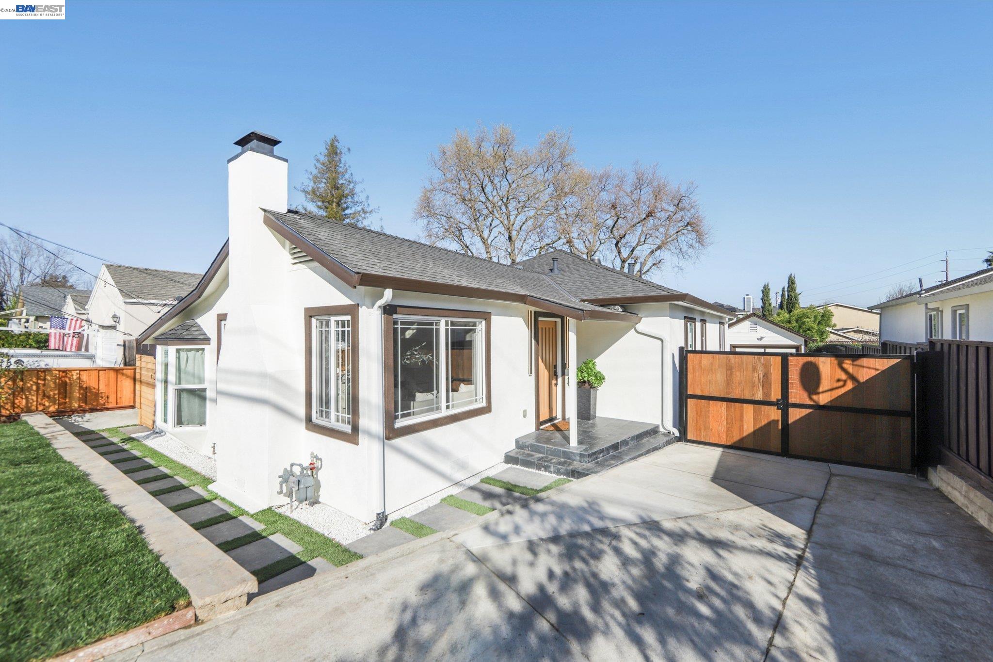 Detail Gallery Image 8 of 52 For 725 Alameda De Las Pulgas, San Mateo,  CA 94601 - 3 Beds | 3 Baths