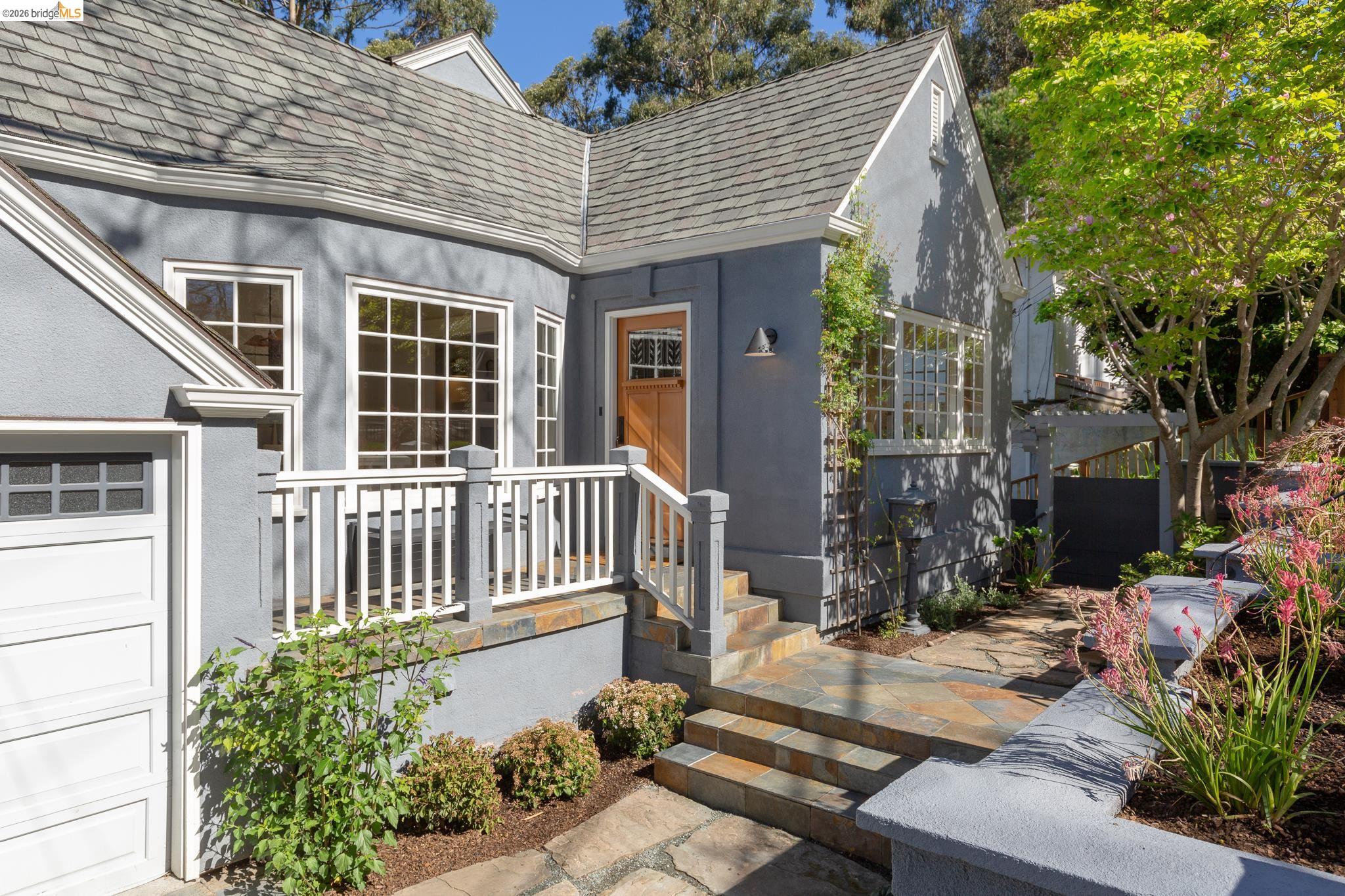 Detail Gallery Image 2 of 56 For 633 Moraga Ave, Piedmont,  CA 94611 - 4 Beds | 3/1 Baths