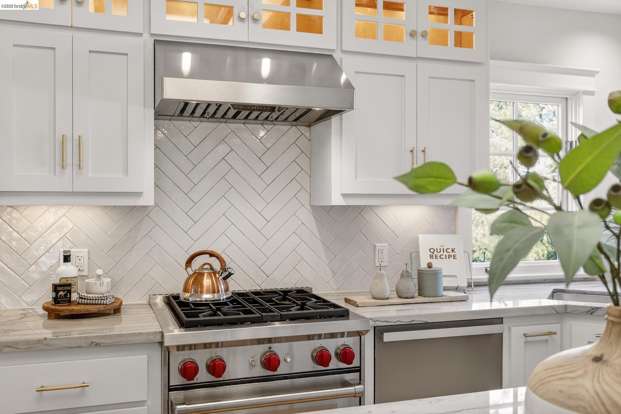 Detail Gallery Image 11 of 56 For 633 Moraga Ave, Piedmont,  CA 94611 - 4 Beds | 3/1 Baths