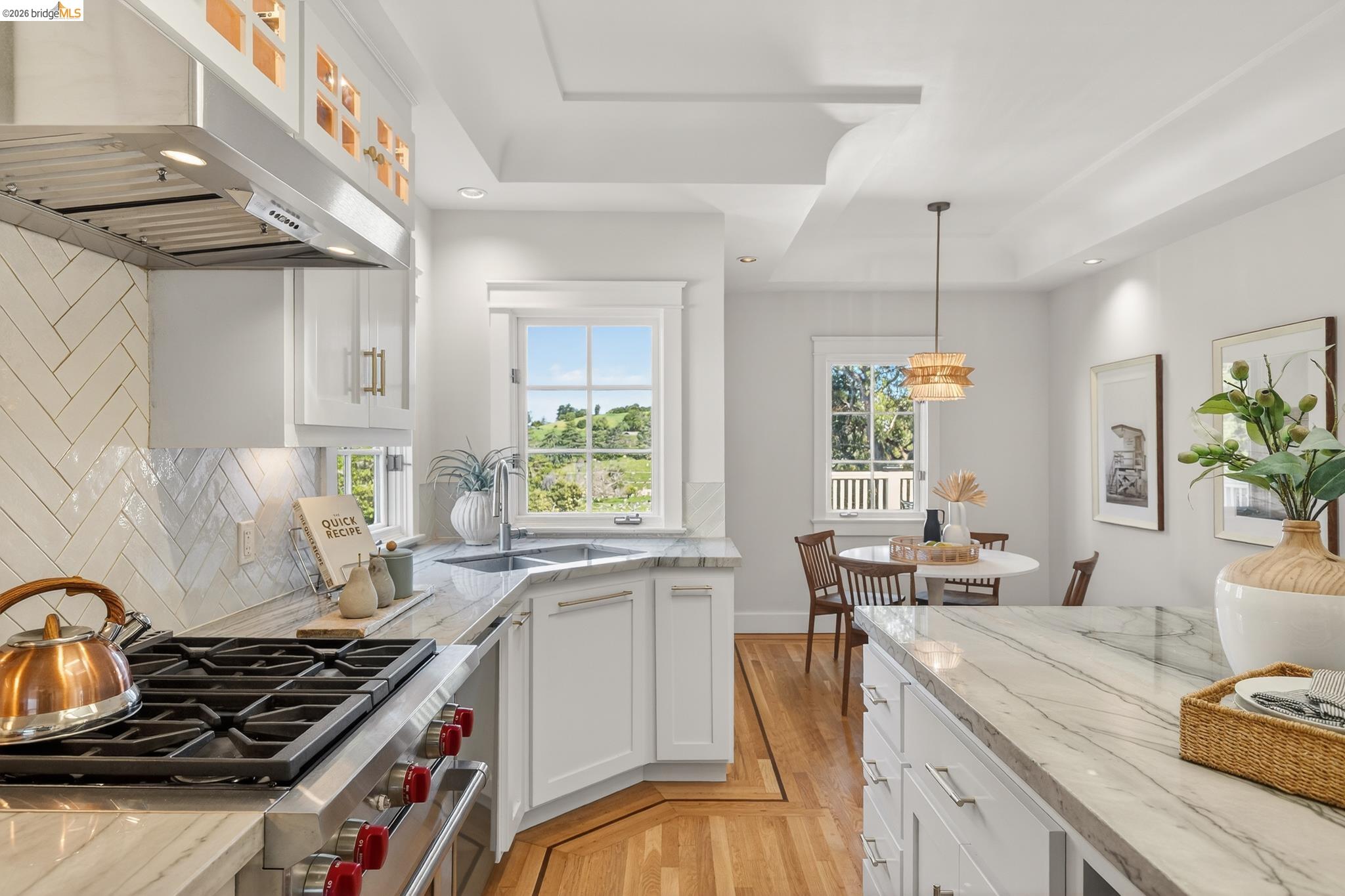 Detail Gallery Image 12 of 56 For 633 Moraga Ave, Piedmont,  CA 94611 - 4 Beds | 3/1 Baths