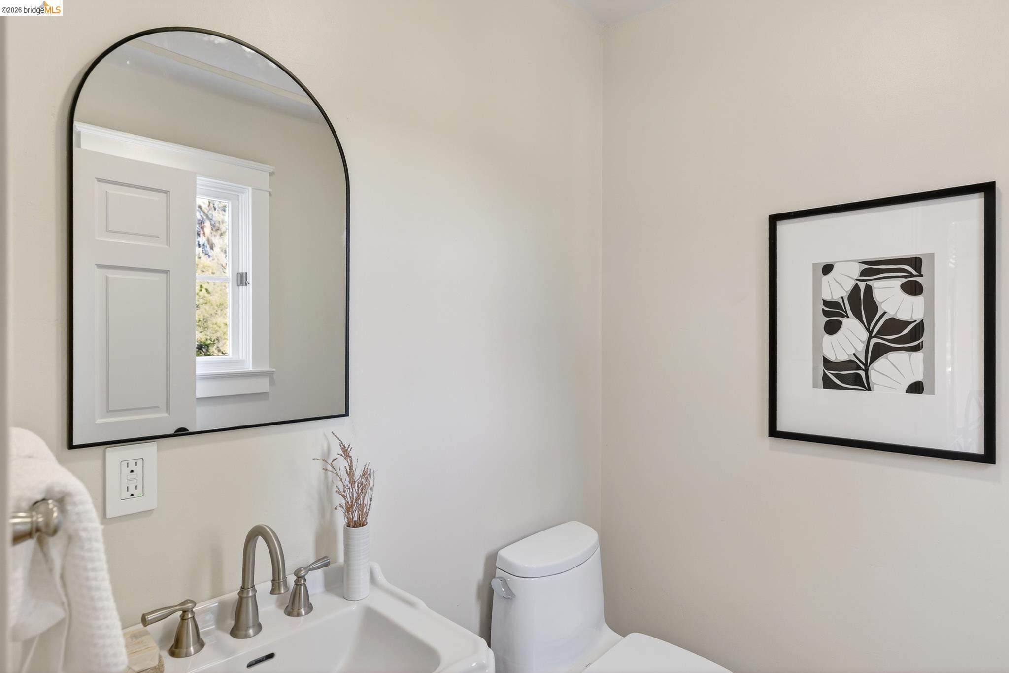 Detail Gallery Image 17 of 56 For 633 Moraga Ave, Piedmont,  CA 94611 - 4 Beds | 3/1 Baths