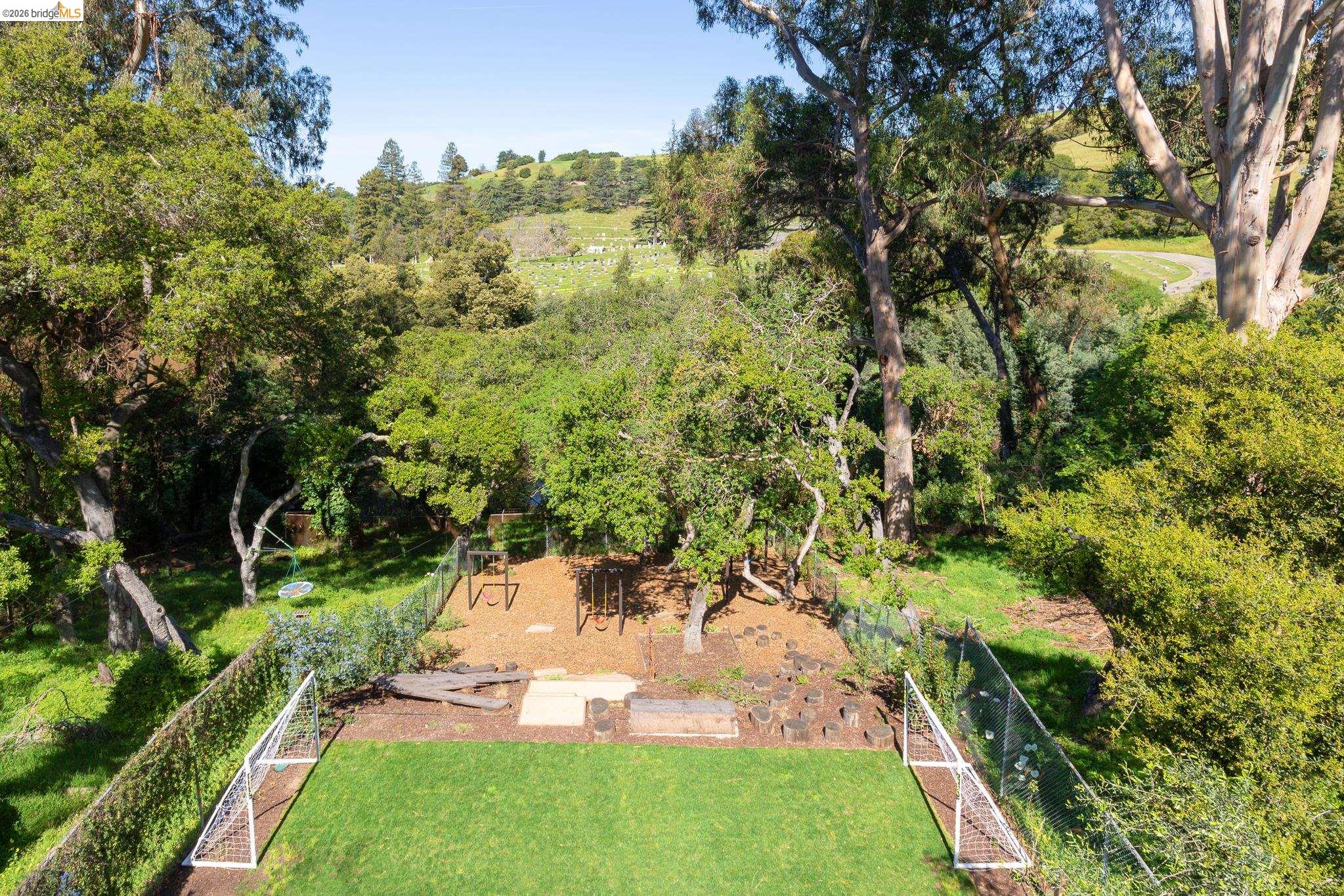 Detail Gallery Image 23 of 56 For 633 Moraga Ave, Piedmont,  CA 94611 - 4 Beds | 3/1 Baths