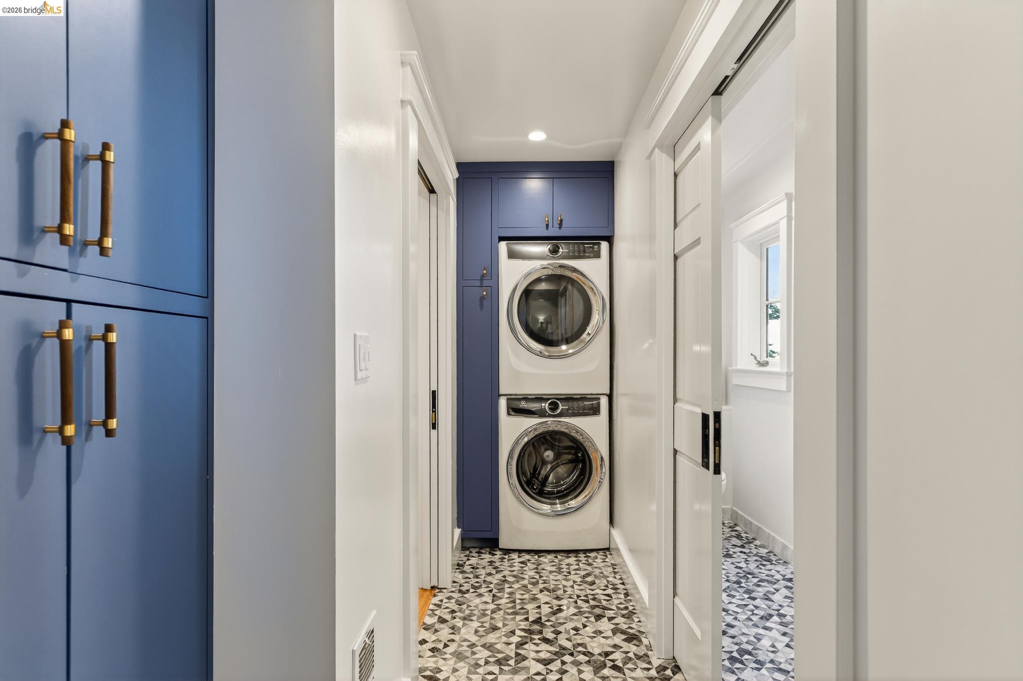 Detail Gallery Image 27 of 56 For 633 Moraga Ave, Piedmont,  CA 94611 - 4 Beds | 3/1 Baths