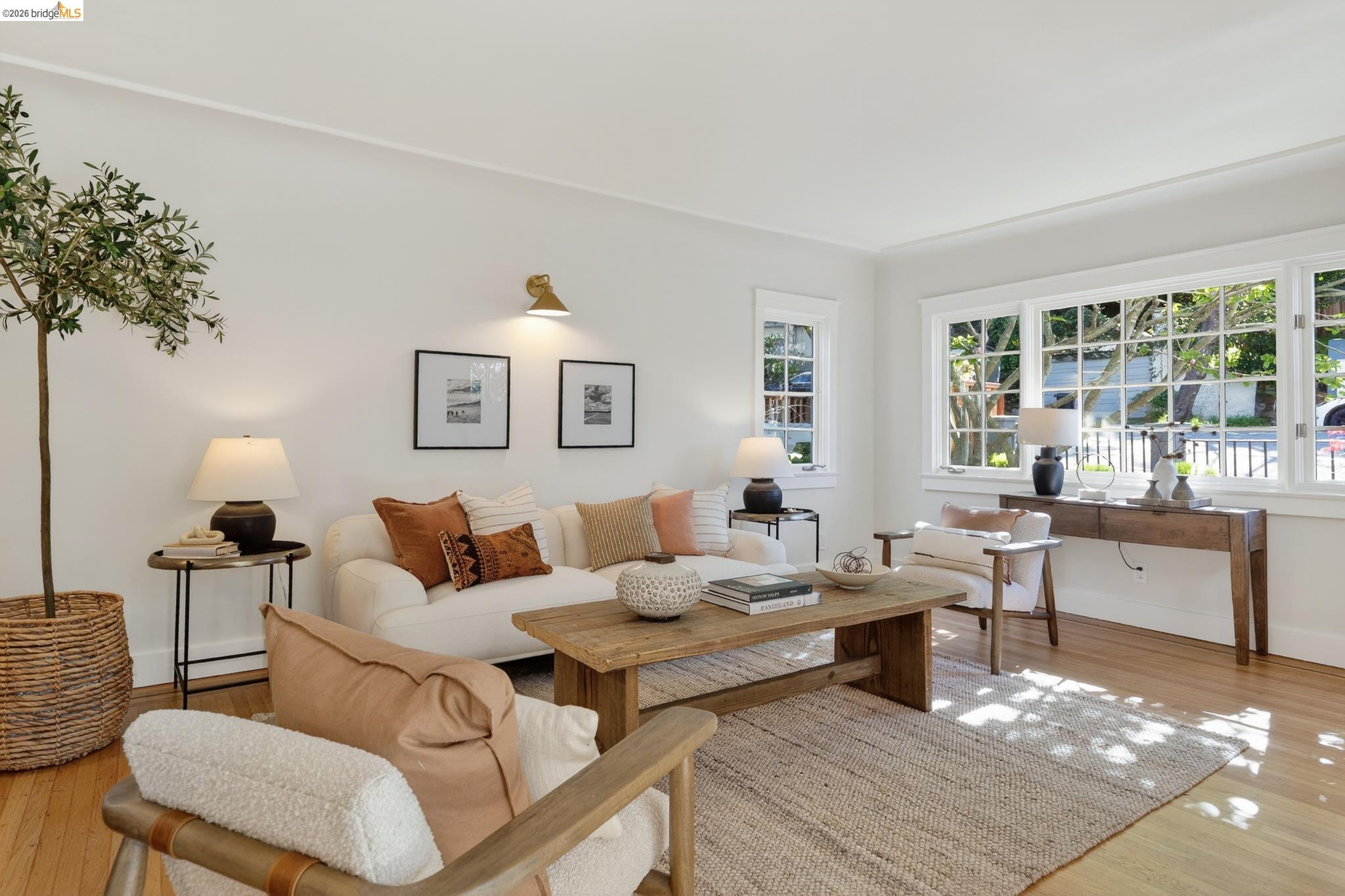 Detail Gallery Image 4 of 56 For 633 Moraga Ave, Piedmont,  CA 94611 - 4 Beds | 3/1 Baths