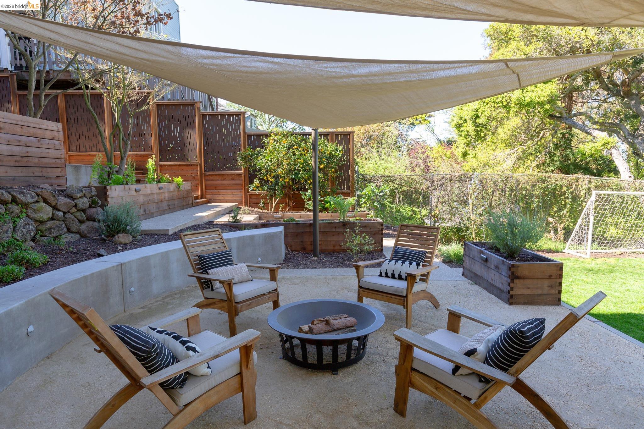 Detail Gallery Image 36 of 56 For 633 Moraga Ave, Piedmont,  CA 94611 - 4 Beds | 3/1 Baths