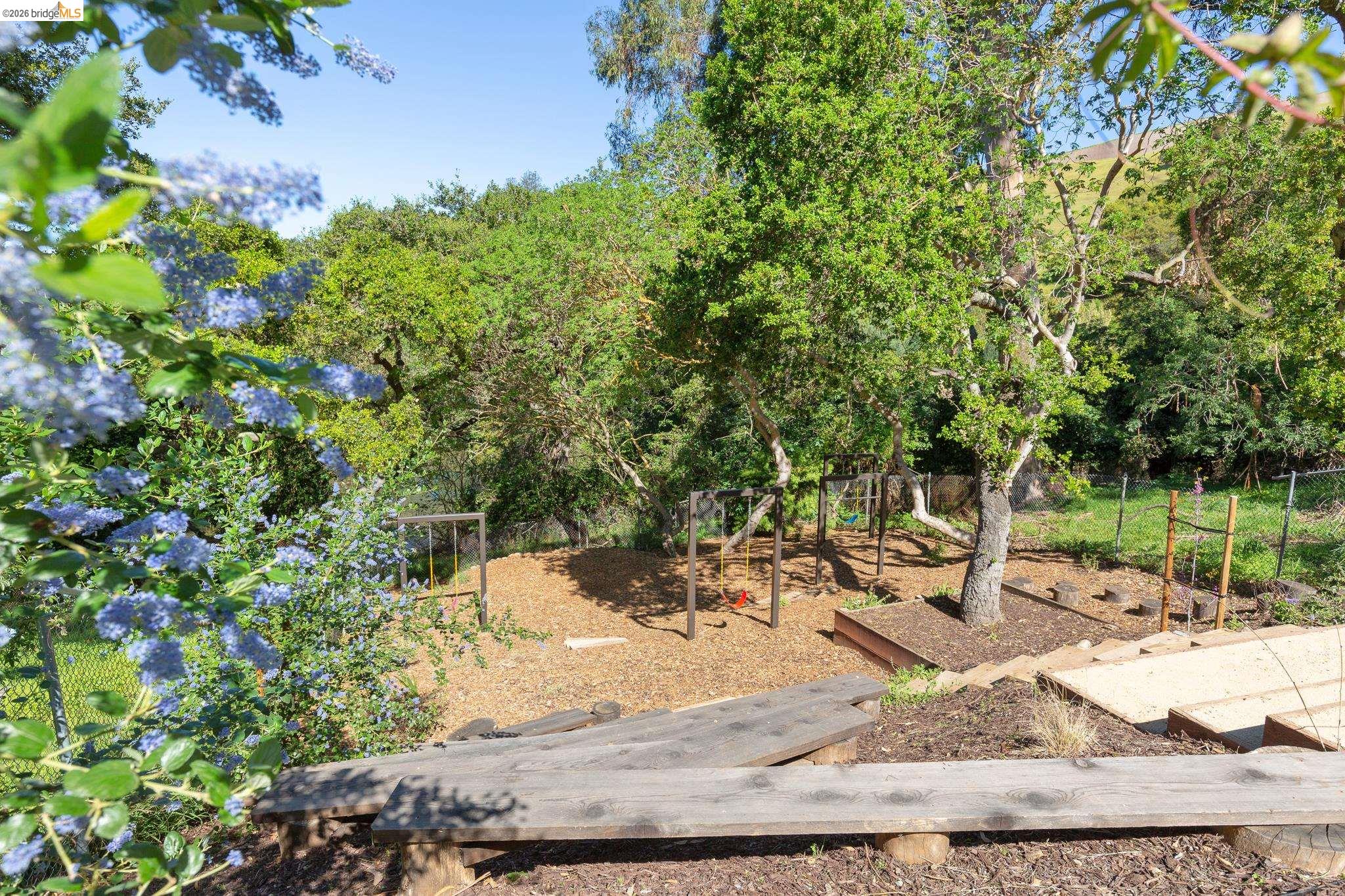 Detail Gallery Image 40 of 56 For 633 Moraga Ave, Piedmont,  CA 94611 - 4 Beds | 3/1 Baths