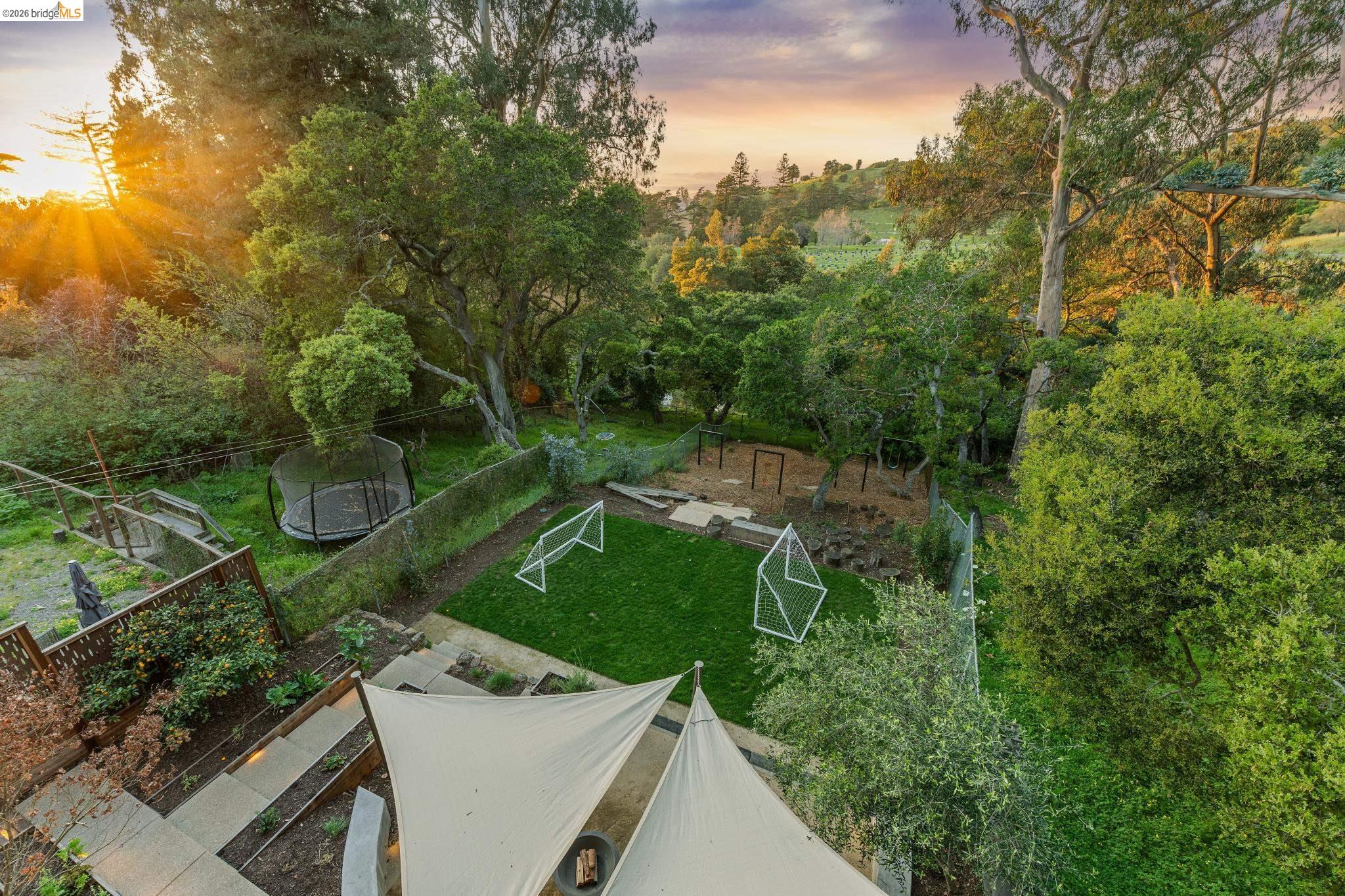 Detail Gallery Image 47 of 56 For 633 Moraga Ave, Piedmont,  CA 94611 - 4 Beds | 3/1 Baths