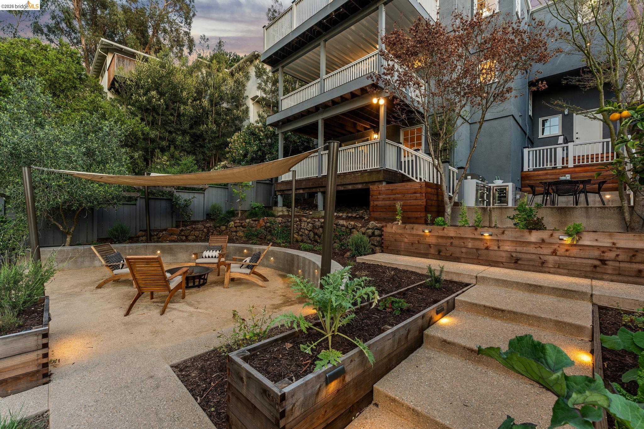 Detail Gallery Image 50 of 56 For 633 Moraga Ave, Piedmont,  CA 94611 - 4 Beds | 3/1 Baths