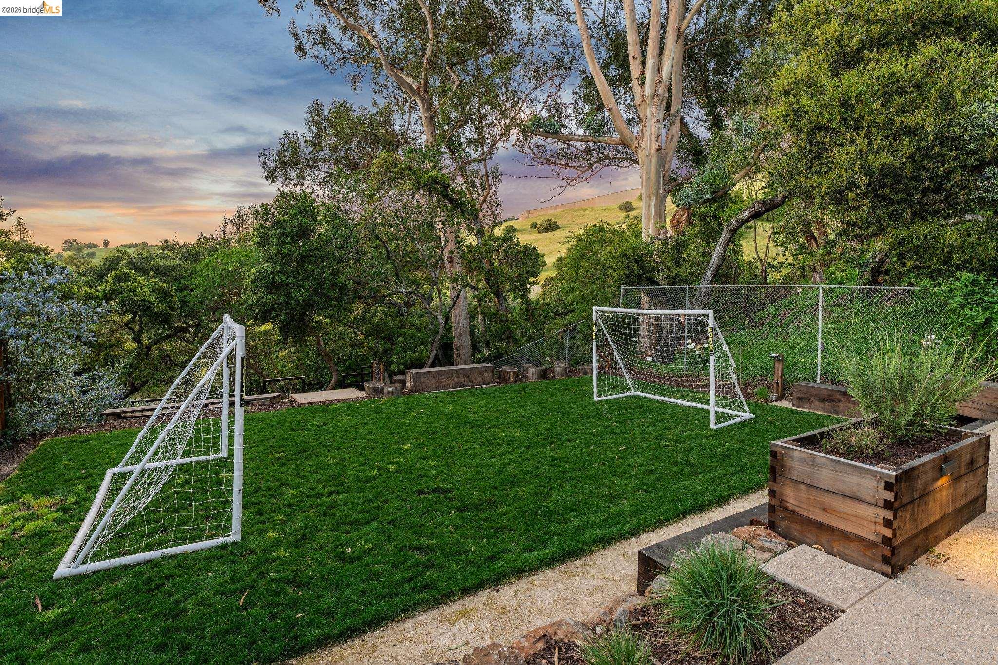 Detail Gallery Image 51 of 56 For 633 Moraga Ave, Piedmont,  CA 94611 - 4 Beds | 3/1 Baths