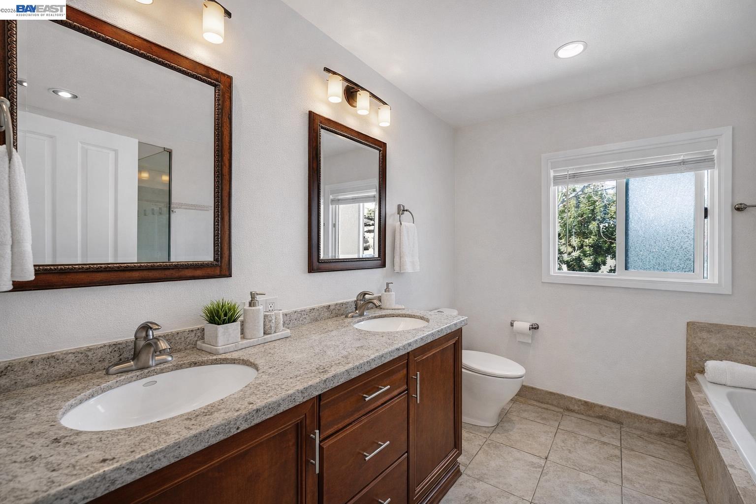 Detail Gallery Image 14 of 26 For 17676 Garland Ct, Castro Valley,  CA 94546 - 4 Beds | 2 Baths