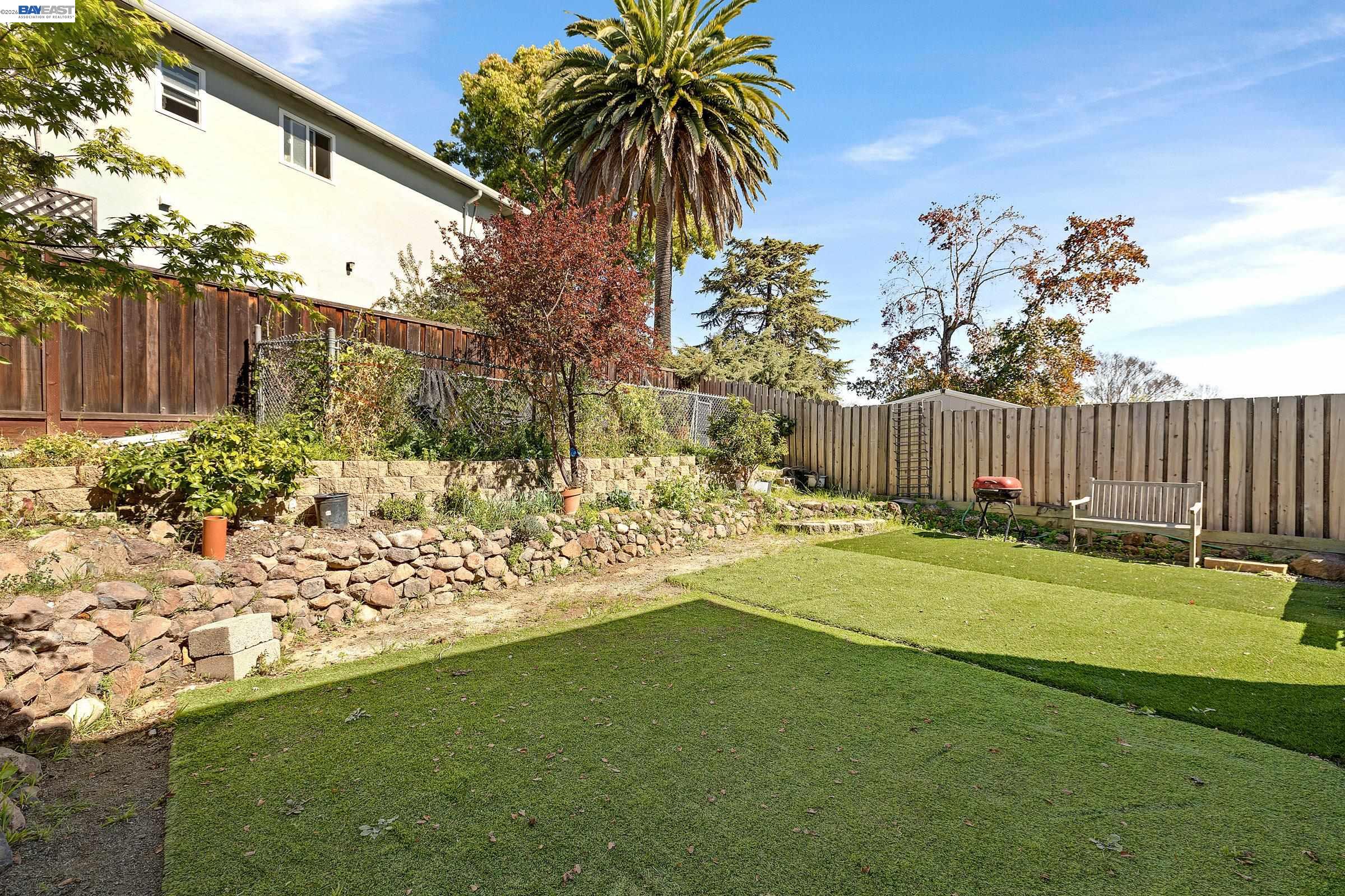 Detail Gallery Image 16 of 26 For 17676 Garland Ct, Castro Valley,  CA 94546 - 4 Beds | 2 Baths