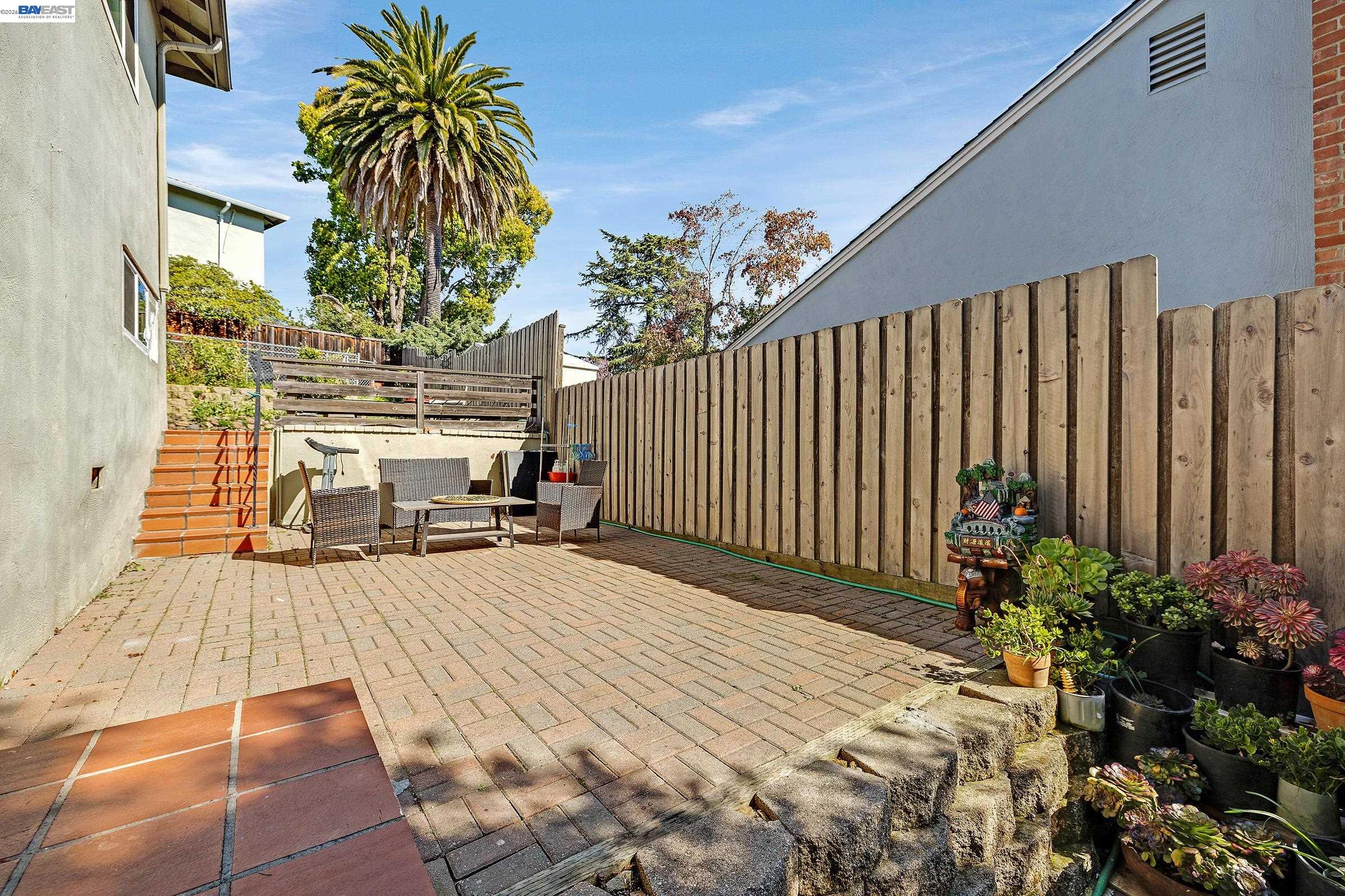 Detail Gallery Image 20 of 26 For 17676 Garland Ct, Castro Valley,  CA 94546 - 4 Beds | 2 Baths