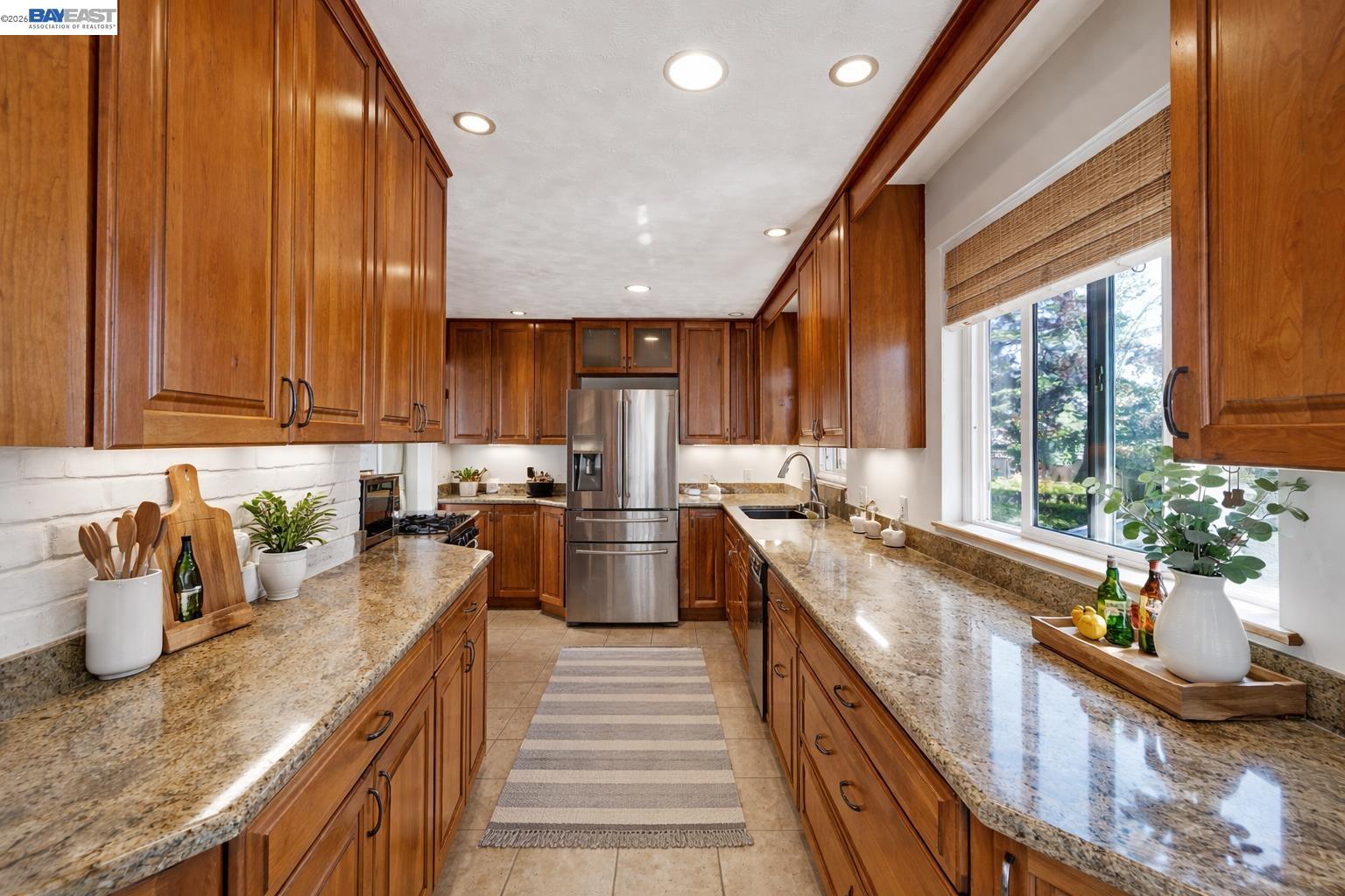 Detail Gallery Image 10 of 26 For 17676 Garland Ct, Castro Valley,  CA 94546 - 4 Beds | 2 Baths