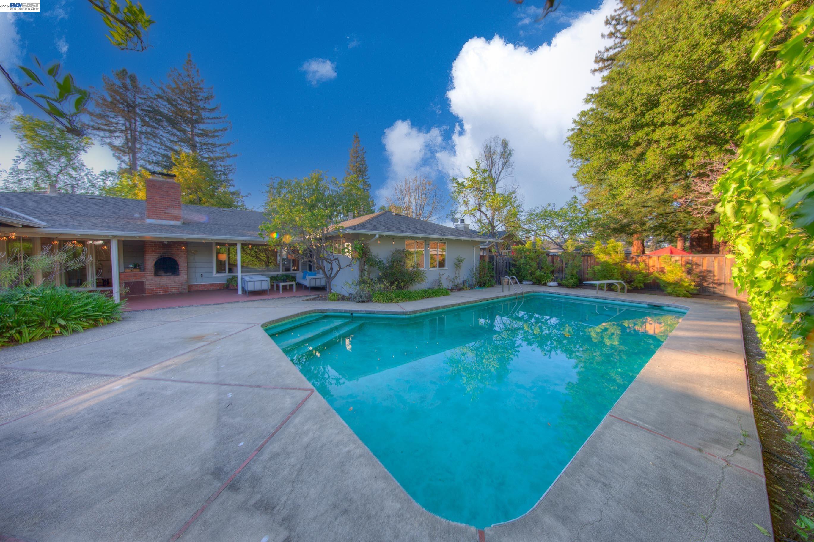 Detail Gallery Image 11 of 60 For 1785 Holly Ave, Menlo Park,  CA 94025 - 4 Beds | 3 Baths