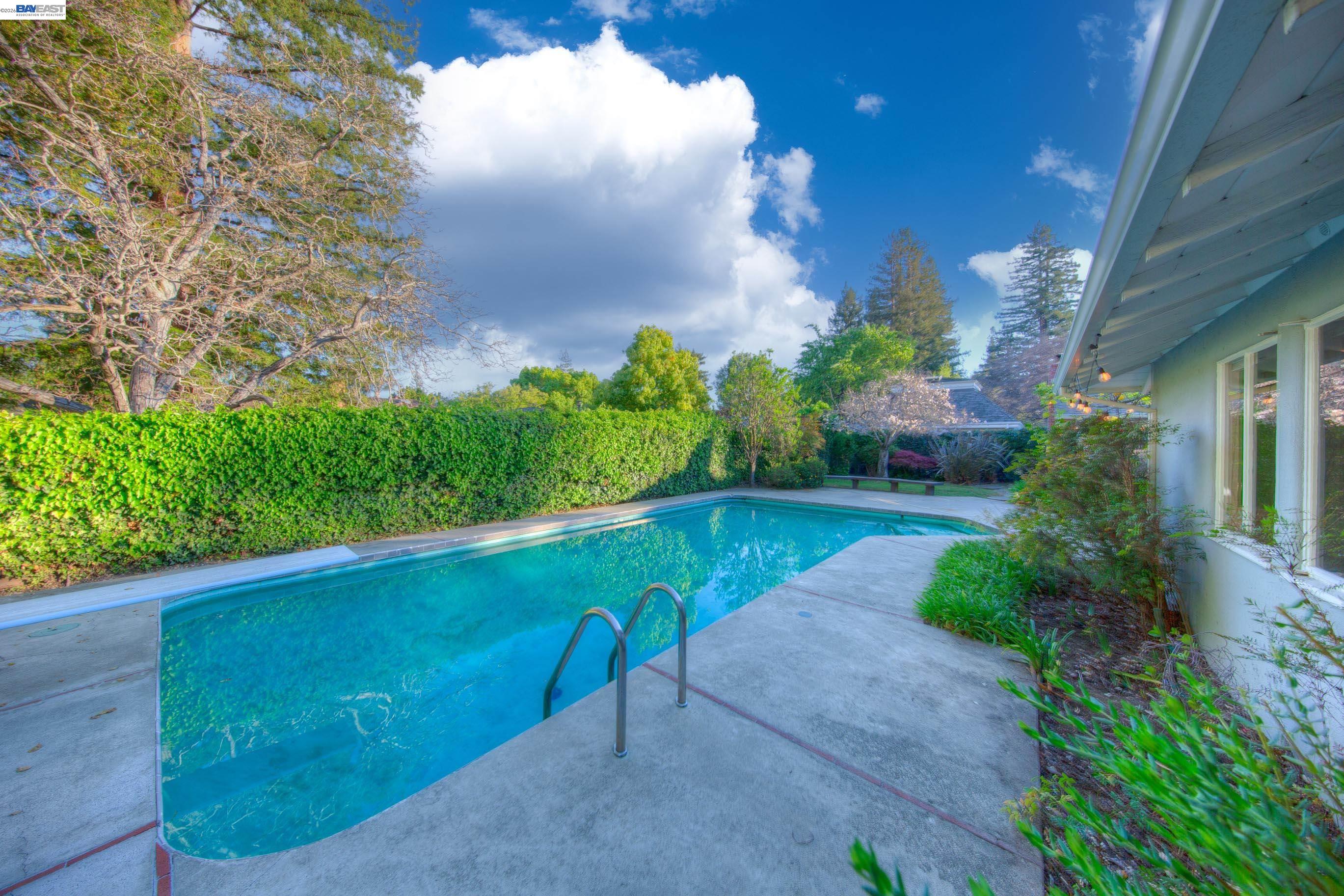 Detail Gallery Image 12 of 60 For 1785 Holly Ave, Menlo Park,  CA 94025 - 4 Beds | 3 Baths