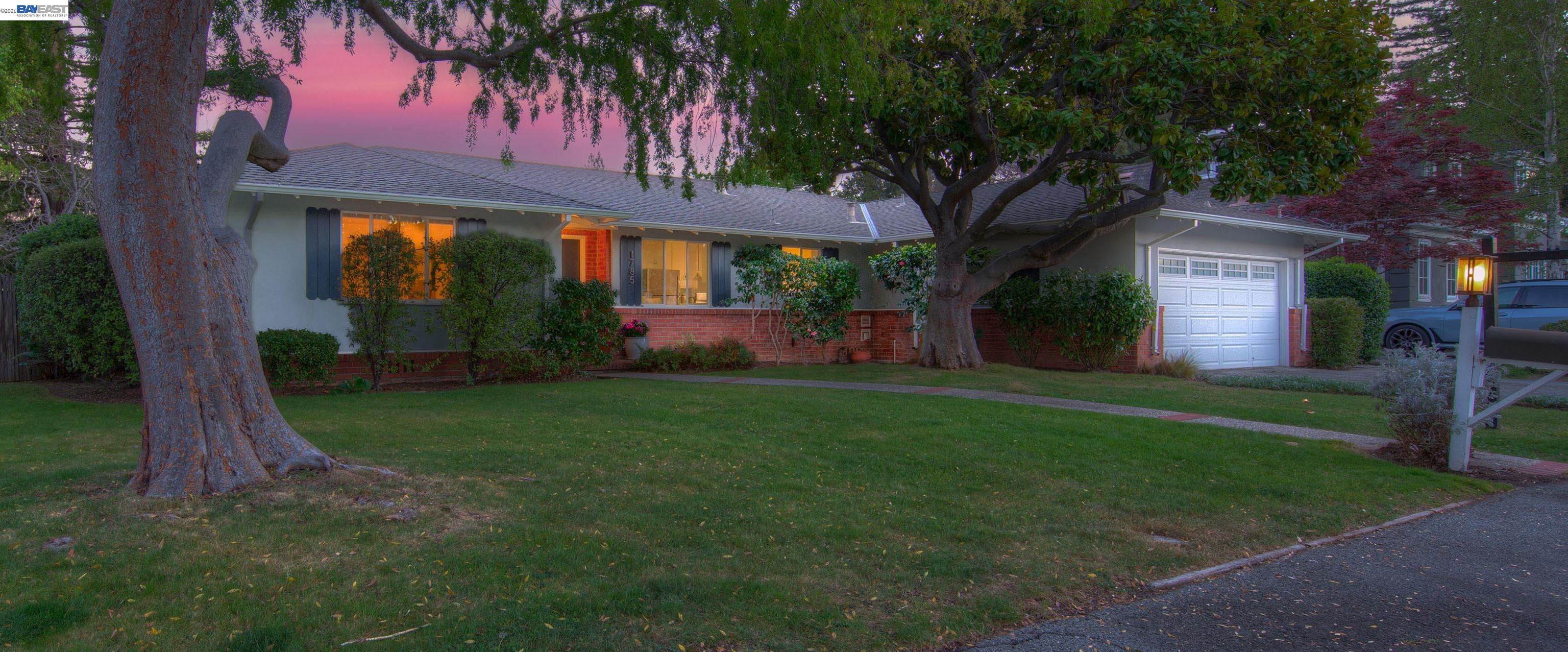 Detail Gallery Image 13 of 60 For 1785 Holly Ave, Menlo Park,  CA 94025 - 4 Beds | 3 Baths