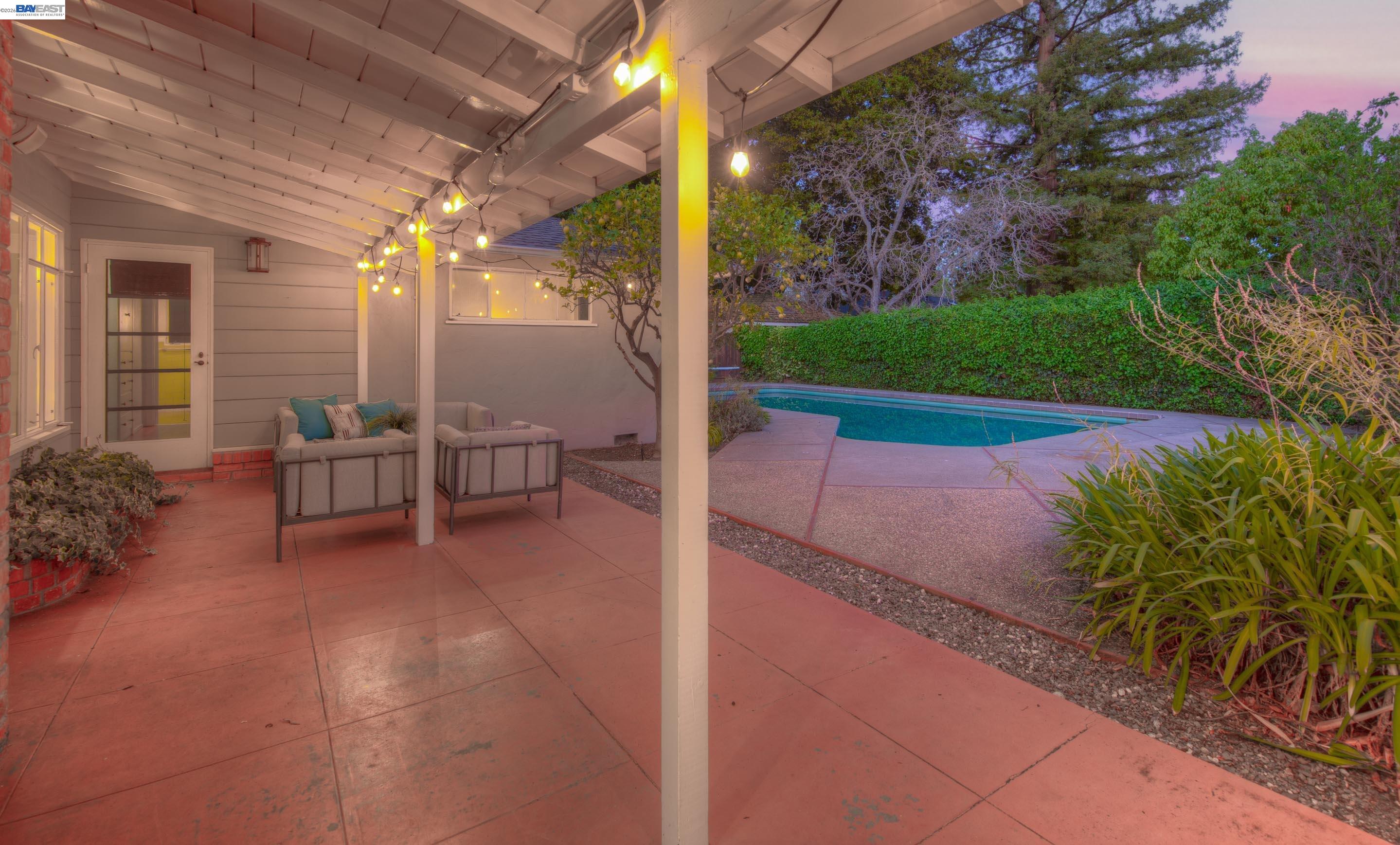 Detail Gallery Image 16 of 60 For 1785 Holly Ave, Menlo Park,  CA 94025 - 4 Beds | 3 Baths