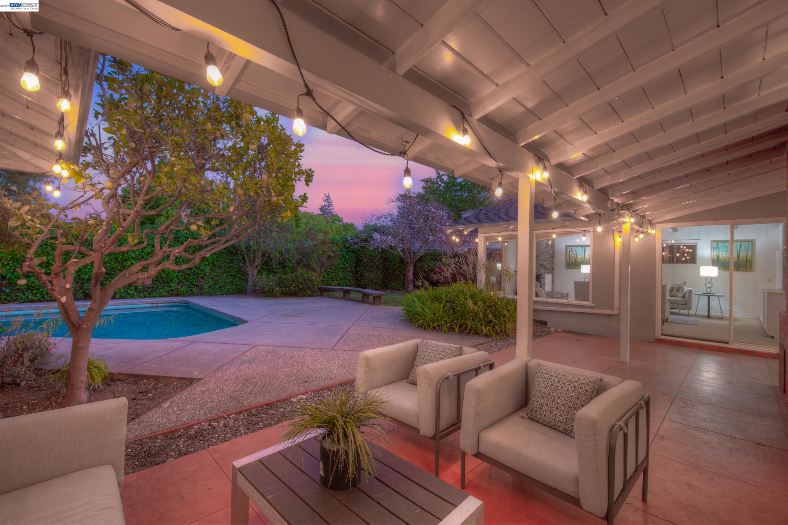 Detail Gallery Image 17 of 60 For 1785 Holly Ave, Menlo Park,  CA 94025 - 4 Beds | 3 Baths