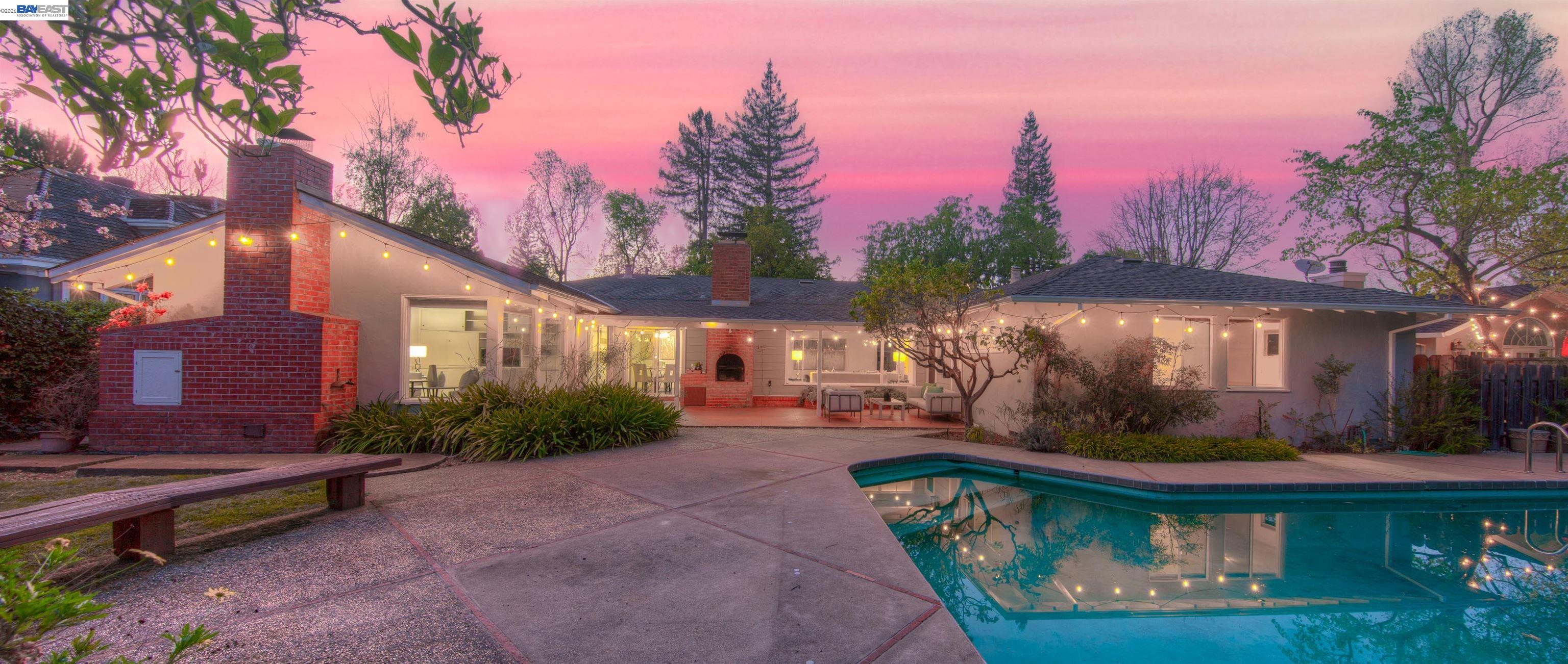 Detail Gallery Image 19 of 60 For 1785 Holly Ave, Menlo Park,  CA 94025 - 4 Beds | 3 Baths