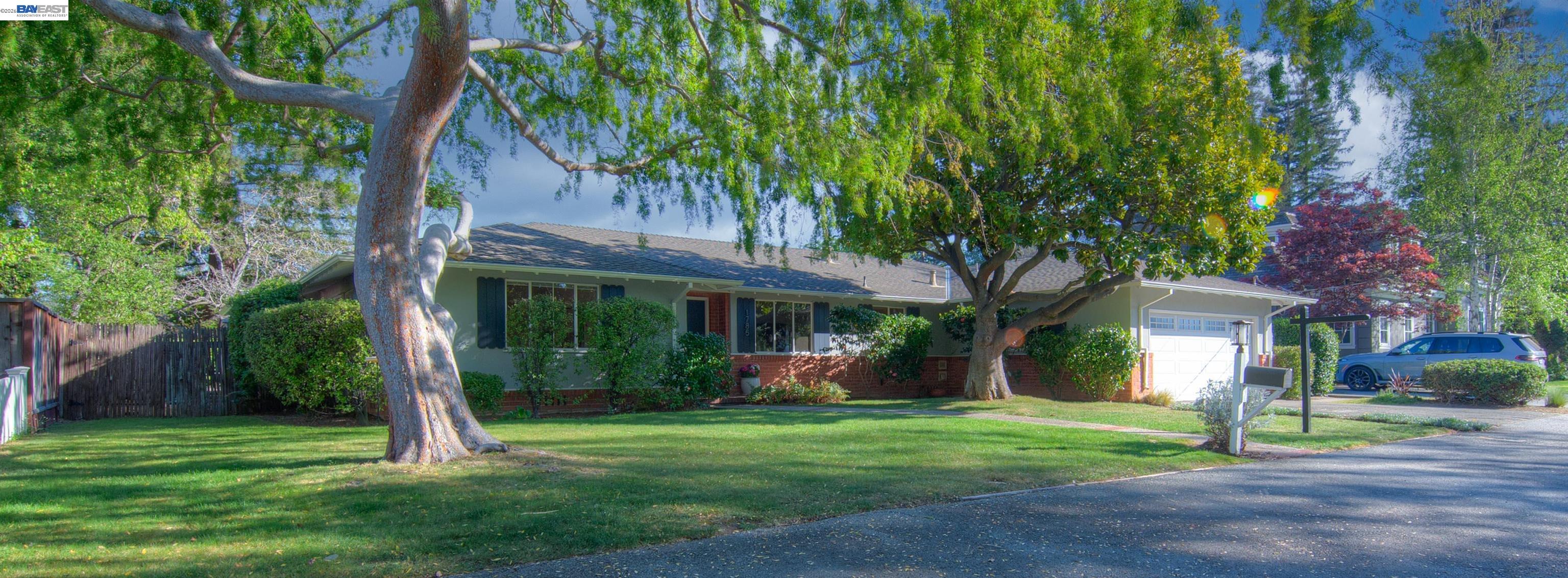 Detail Gallery Image 3 of 60 For 1785 Holly Ave, Menlo Park,  CA 94025 - 4 Beds | 3 Baths