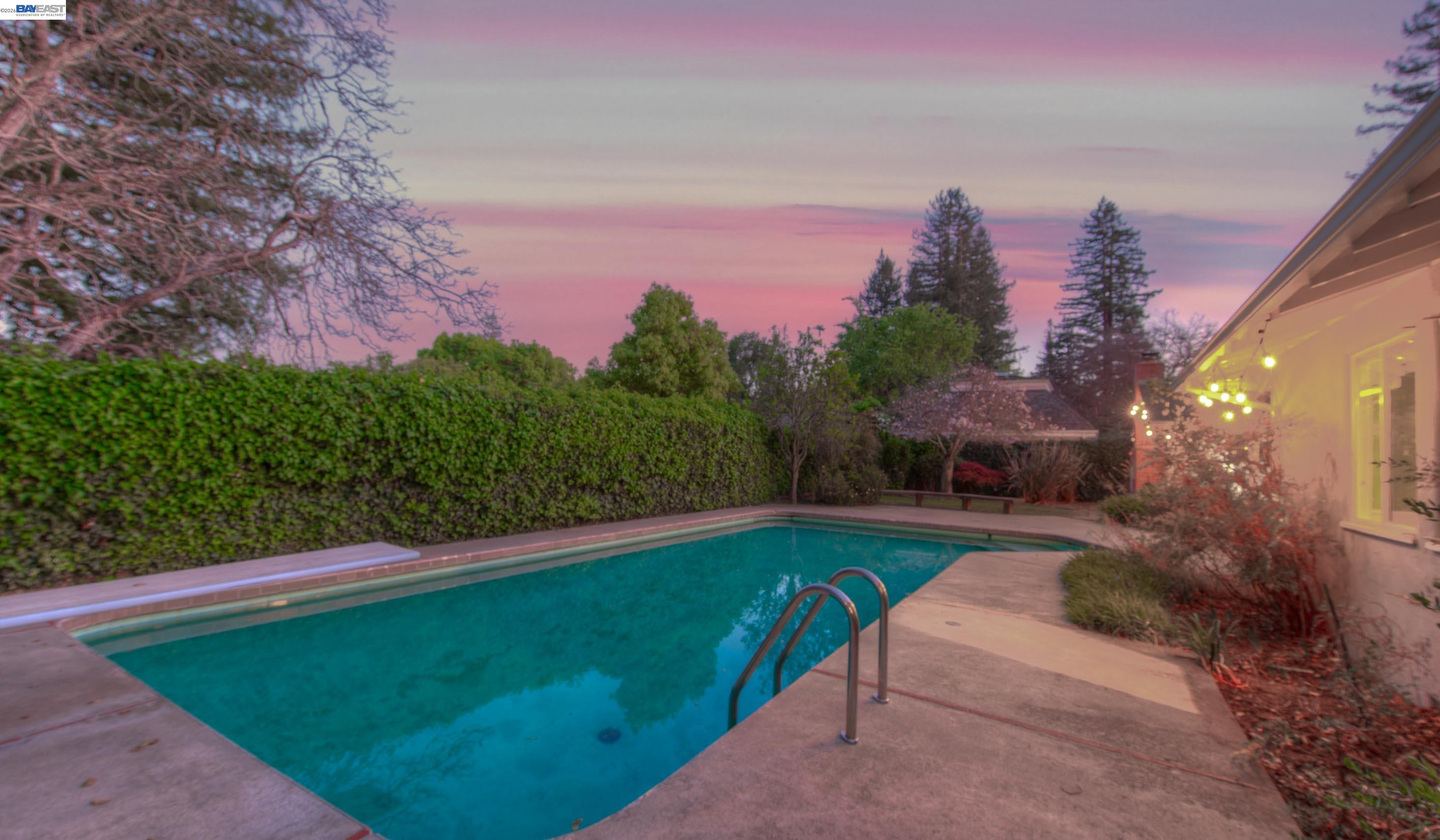 Detail Gallery Image 21 of 60 For 1785 Holly Ave, Menlo Park,  CA 94025 - 4 Beds | 3 Baths