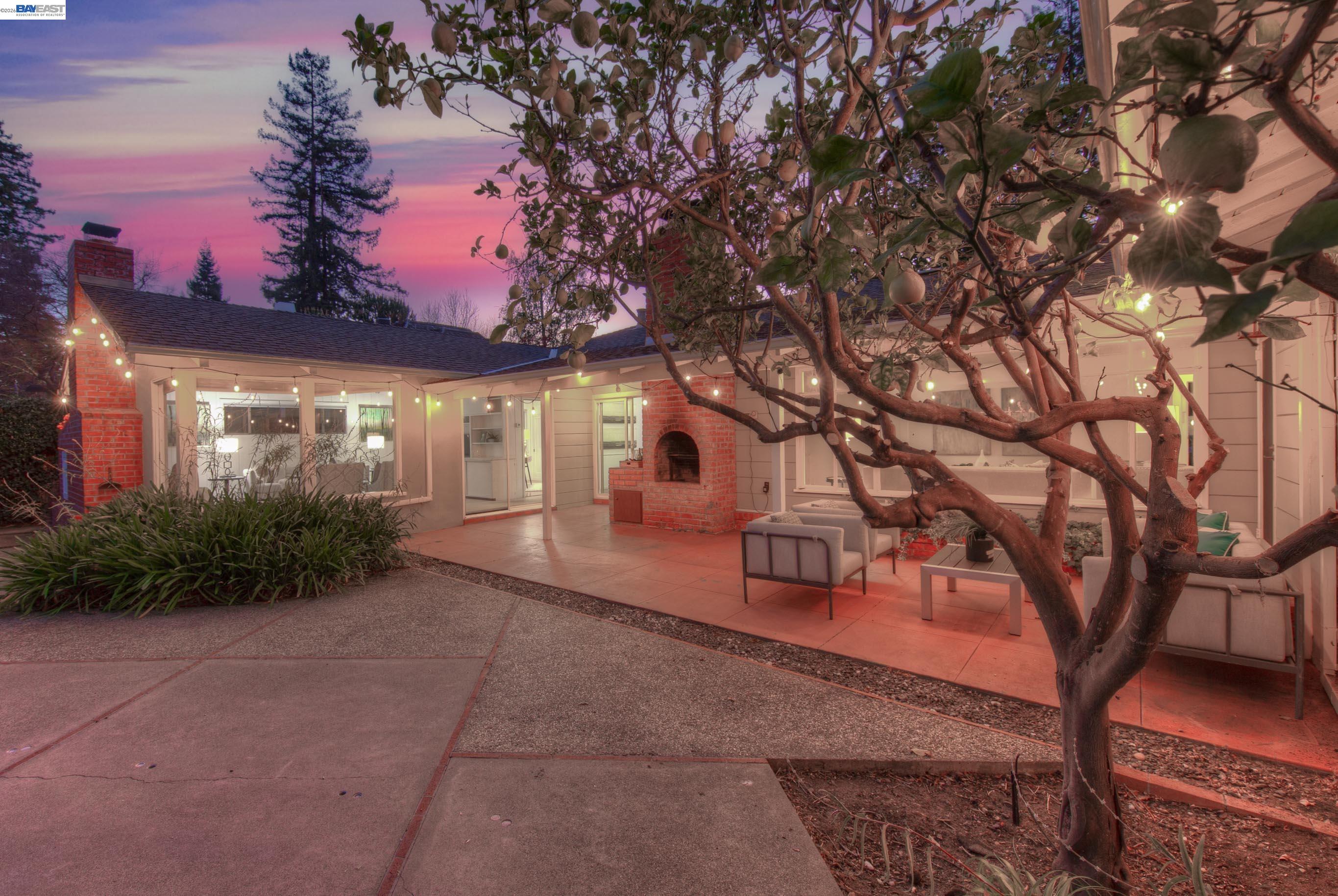 Detail Gallery Image 22 of 60 For 1785 Holly Ave, Menlo Park,  CA 94025 - 4 Beds | 3 Baths