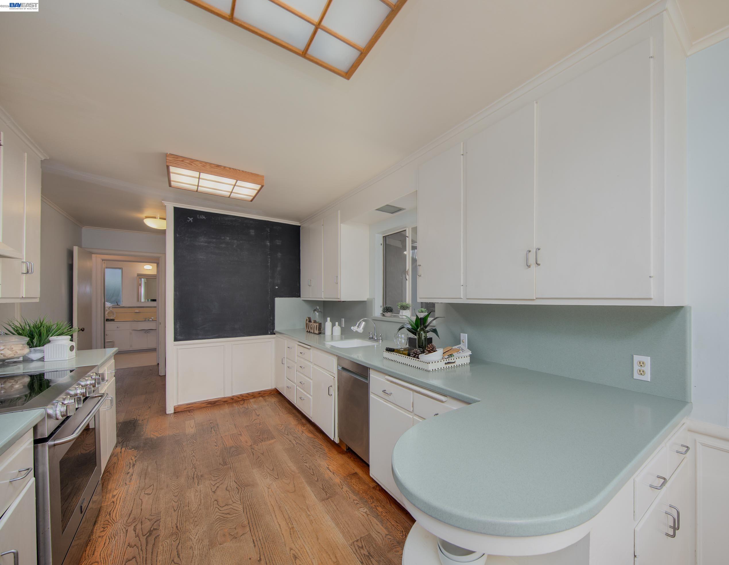 Detail Gallery Image 33 of 60 For 1785 Holly Ave, Menlo Park,  CA 94025 - 4 Beds | 3 Baths