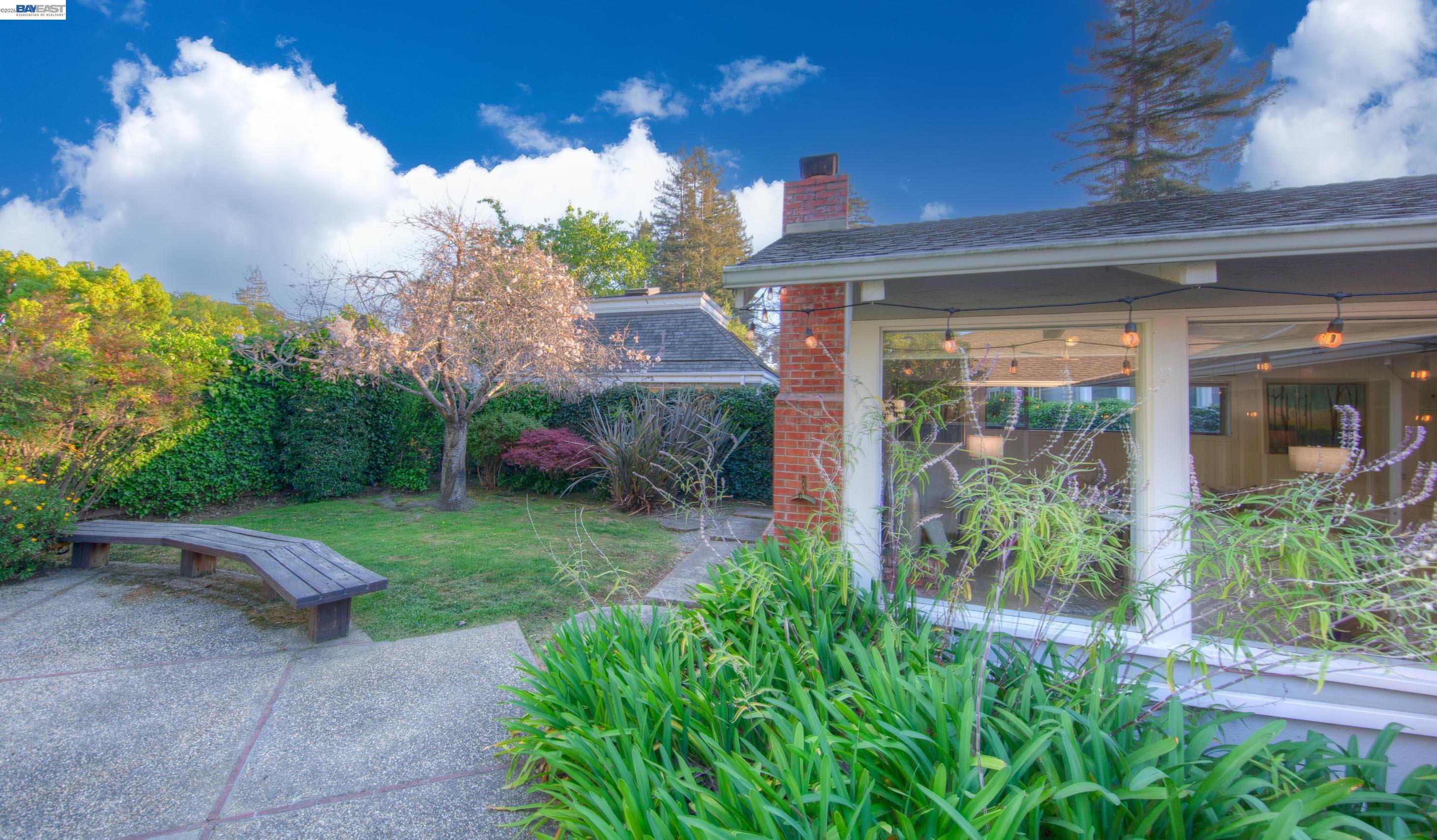 Detail Gallery Image 8 of 60 For 1785 Holly Ave, Menlo Park,  CA 94025 - 4 Beds | 3 Baths