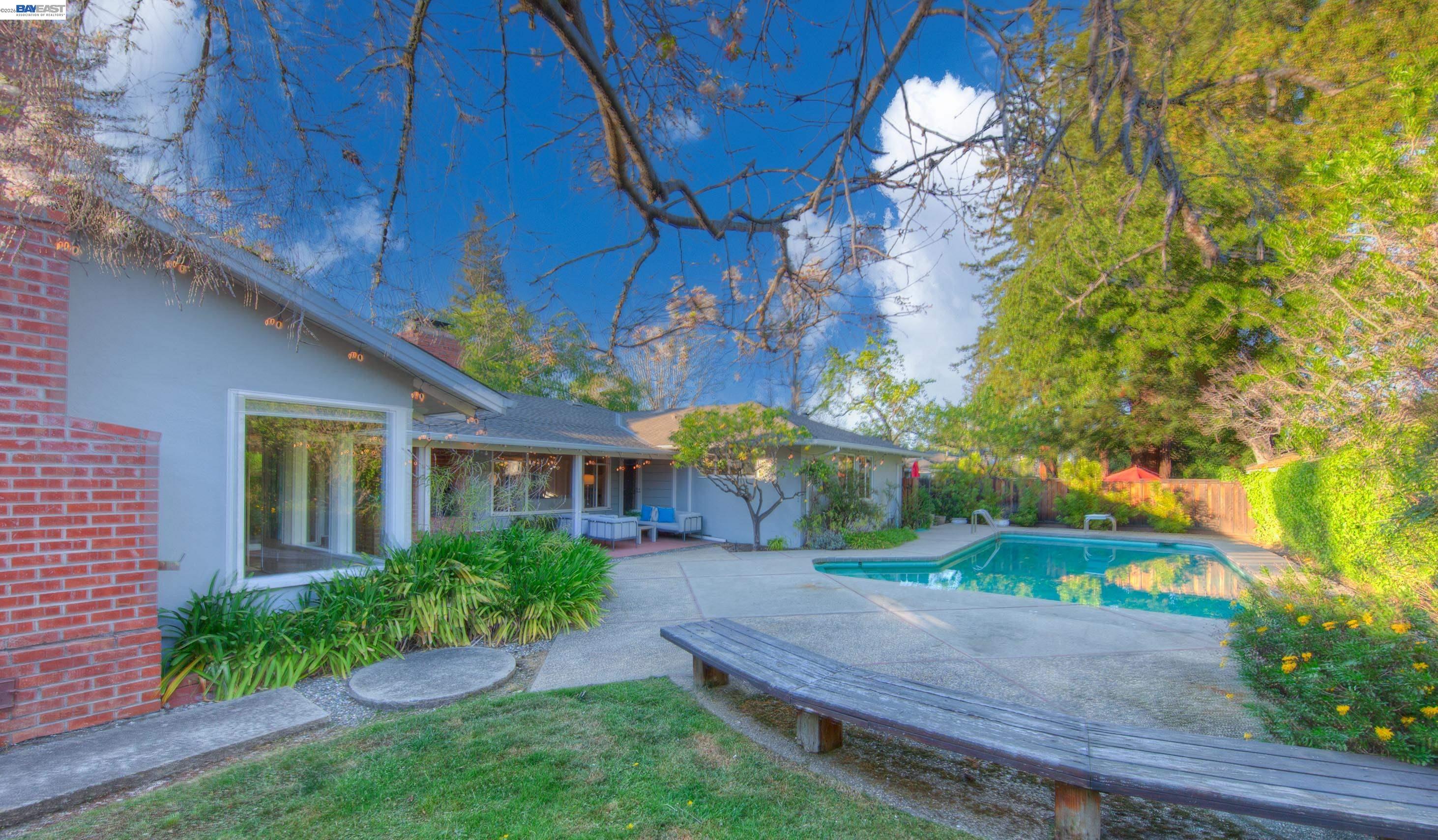 Detail Gallery Image 9 of 60 For 1785 Holly Ave, Menlo Park,  CA 94025 - 4 Beds | 3 Baths