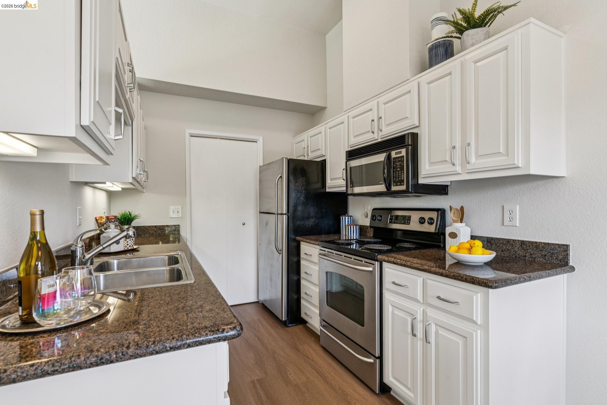 Detail Gallery Image 11 of 60 For 142 Shoreline Ct, Richmond,  CA 94804 - 2 Beds | 2 Baths