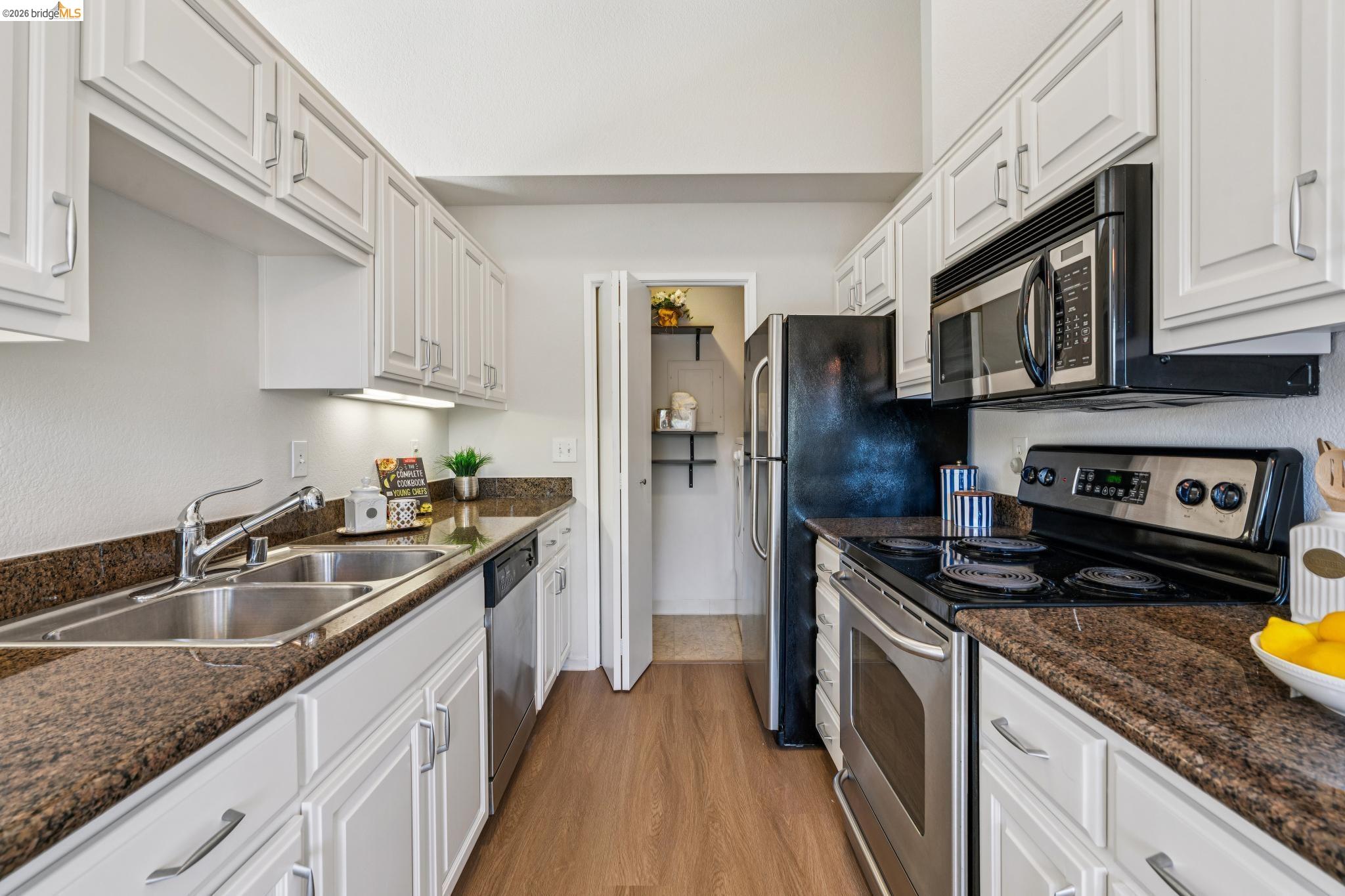 Detail Gallery Image 14 of 60 For 142 Shoreline Ct, Richmond,  CA 94804 - 2 Beds | 2 Baths