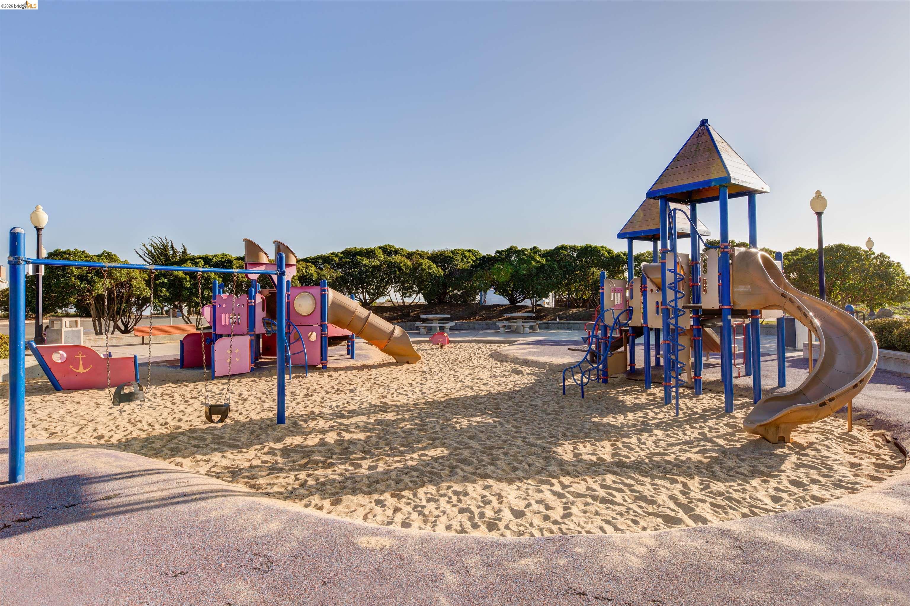 Detail Gallery Image 52 of 60 For 142 Shoreline Ct, Richmond,  CA 94804 - 2 Beds | 2 Baths