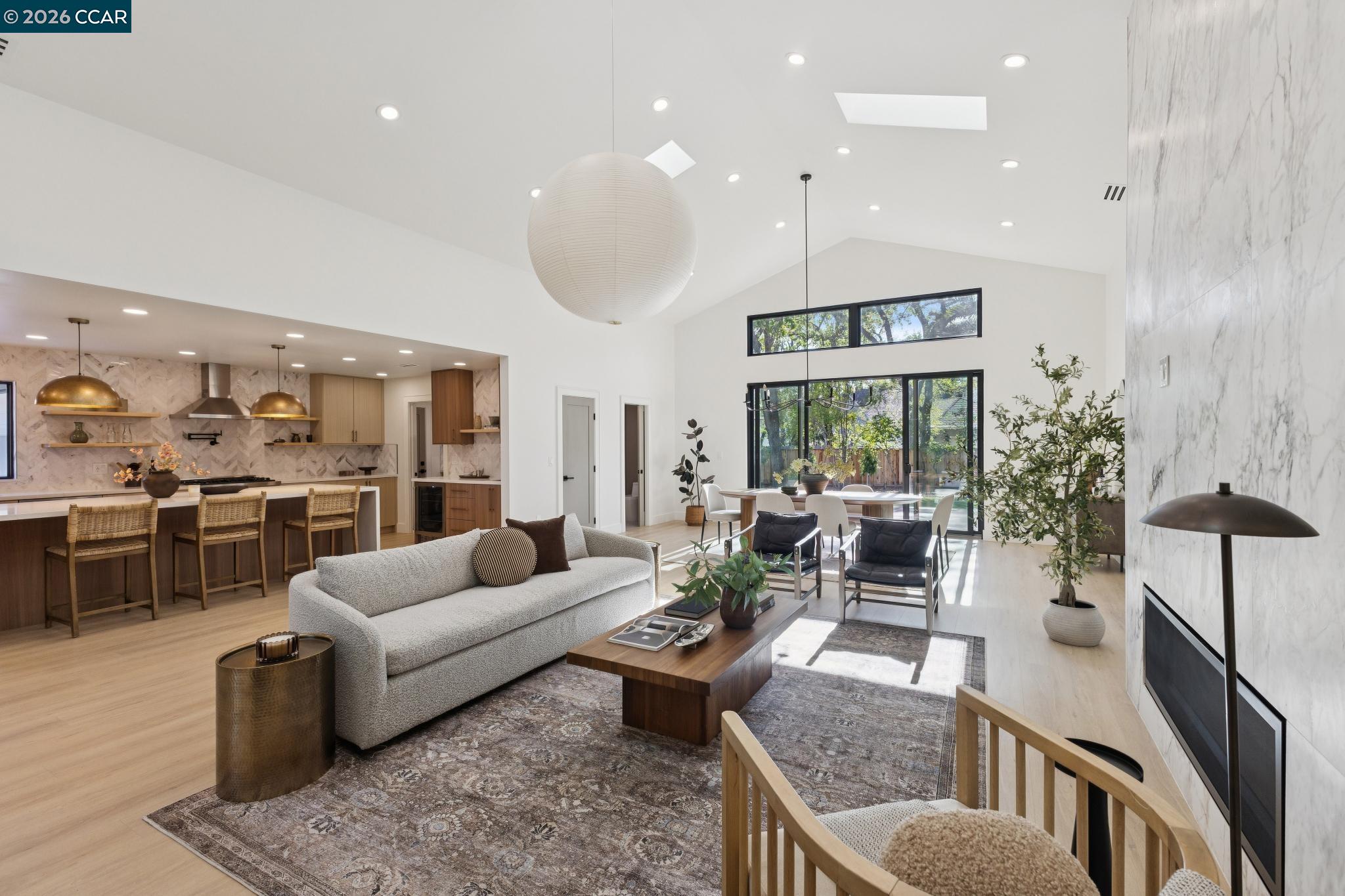 Detail Gallery Image 11 of 60 For 160 via Del Sol, Walnut Creek,  CA 94597 - 5 Beds | 3/1 Baths