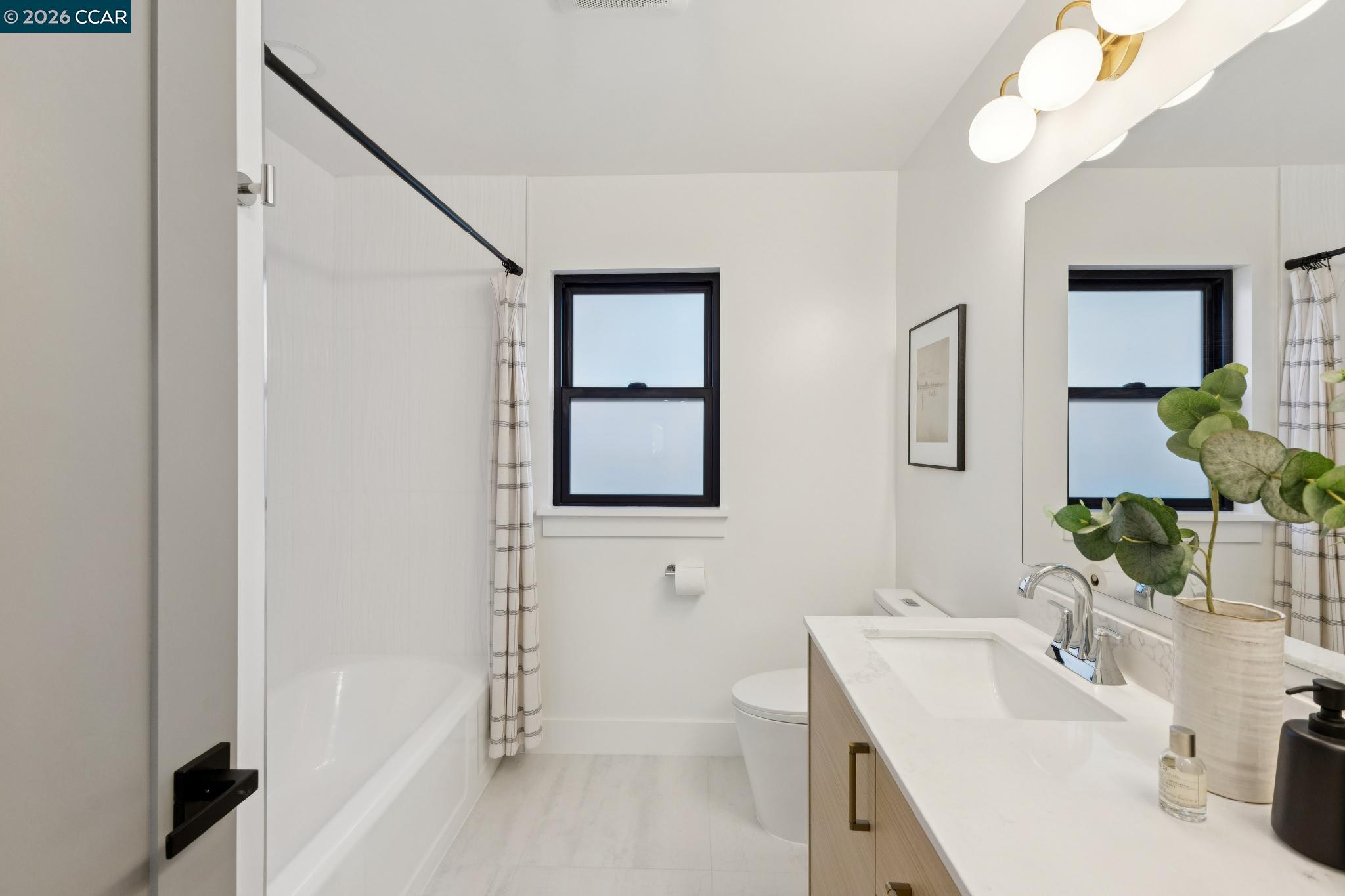 Detail Gallery Image 33 of 60 For 160 via Del Sol, Walnut Creek,  CA 94597 - 5 Beds | 3/1 Baths