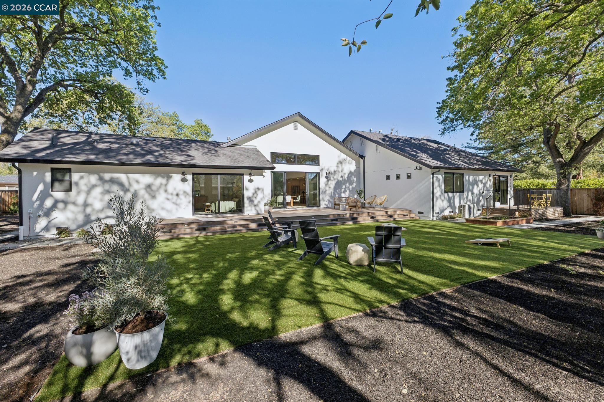 Detail Gallery Image 38 of 60 For 160 via Del Sol, Walnut Creek,  CA 94597 - 5 Beds | 3/1 Baths