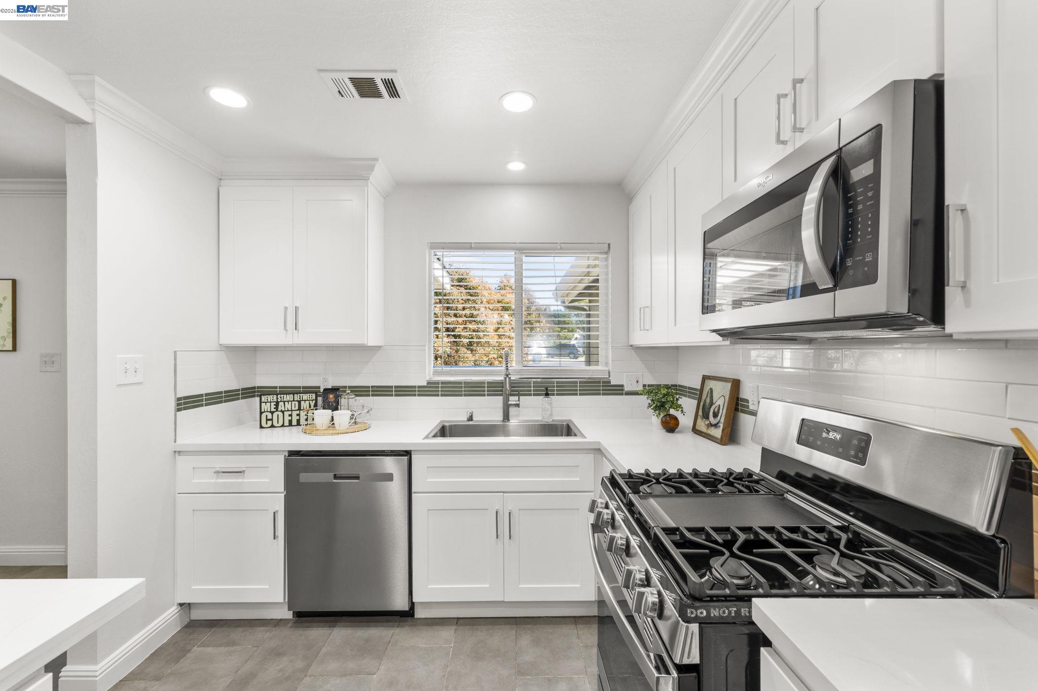 Detail Gallery Image 11 of 42 For 166 San Joaquin Court, Bay Point,  CA 94565 - 3 Beds | 2 Baths