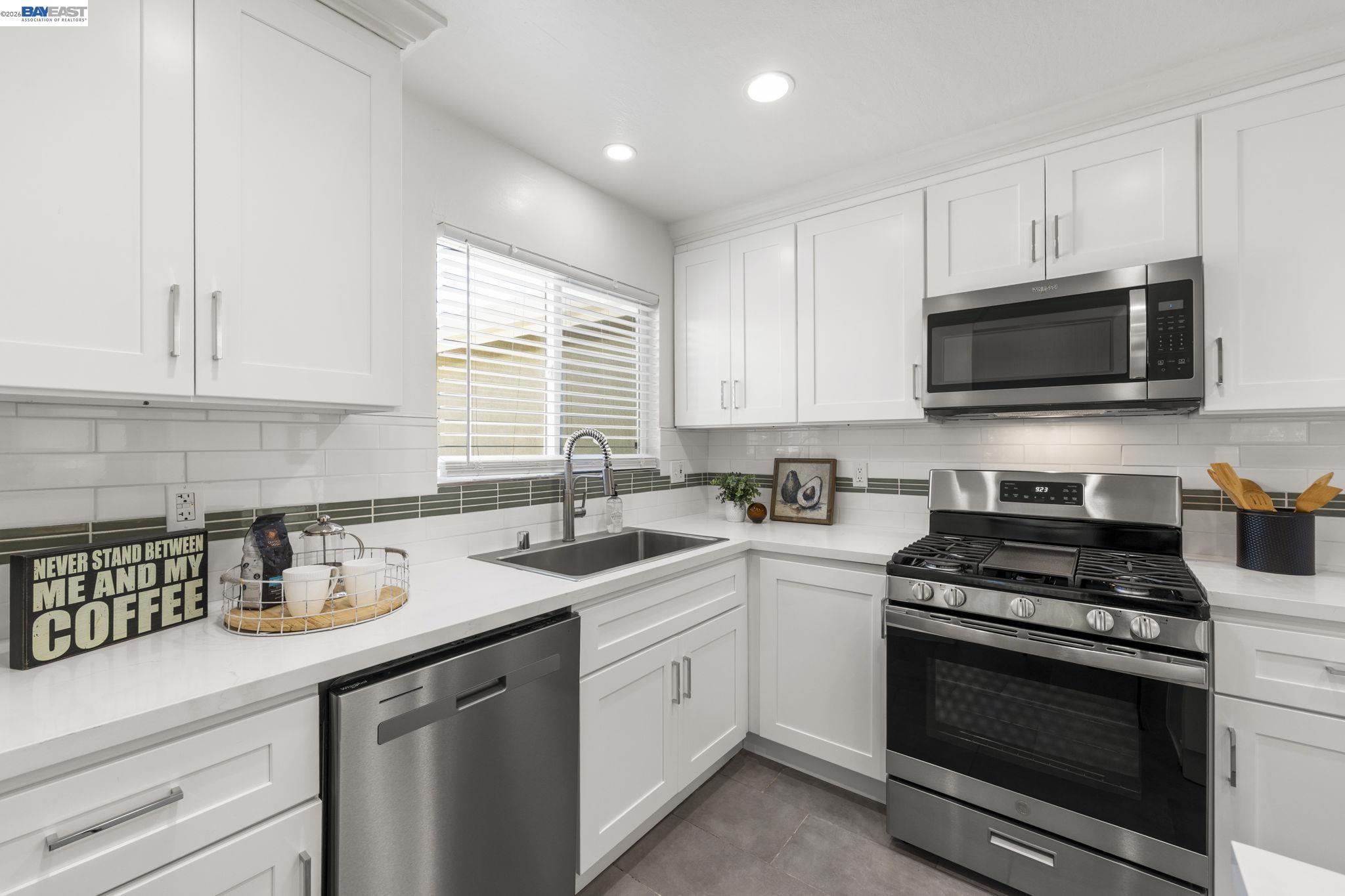 Detail Gallery Image 10 of 42 For 166 San Joaquin Court, Bay Point,  CA 94565 - 3 Beds | 2 Baths