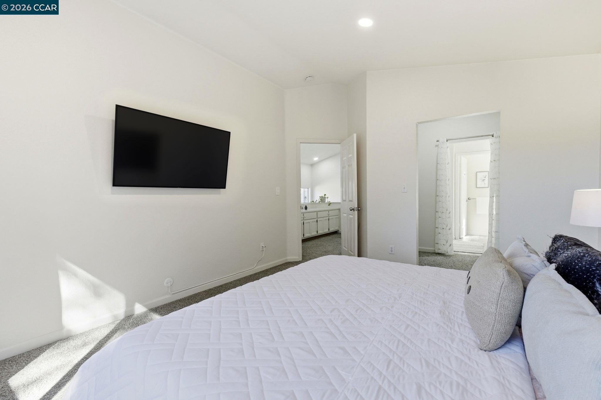 Detail Gallery Image 14 of 23 For 2875 Parkway Dr, Martinez,  CA 94553 - 3 Beds | 2/1 Baths