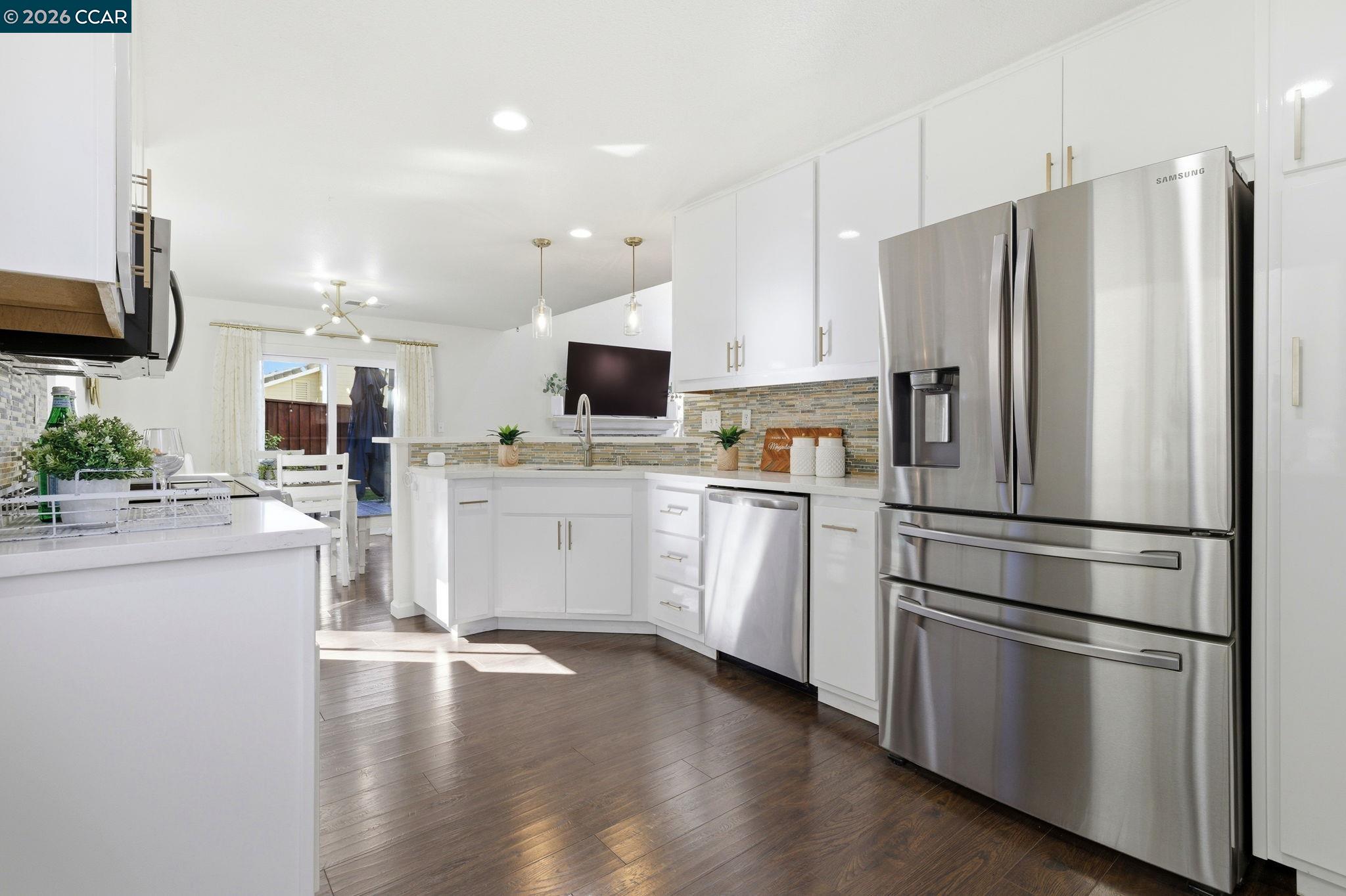 Detail Gallery Image 6 of 23 For 2875 Parkway Dr, Martinez,  CA 94553 - 3 Beds | 2/1 Baths