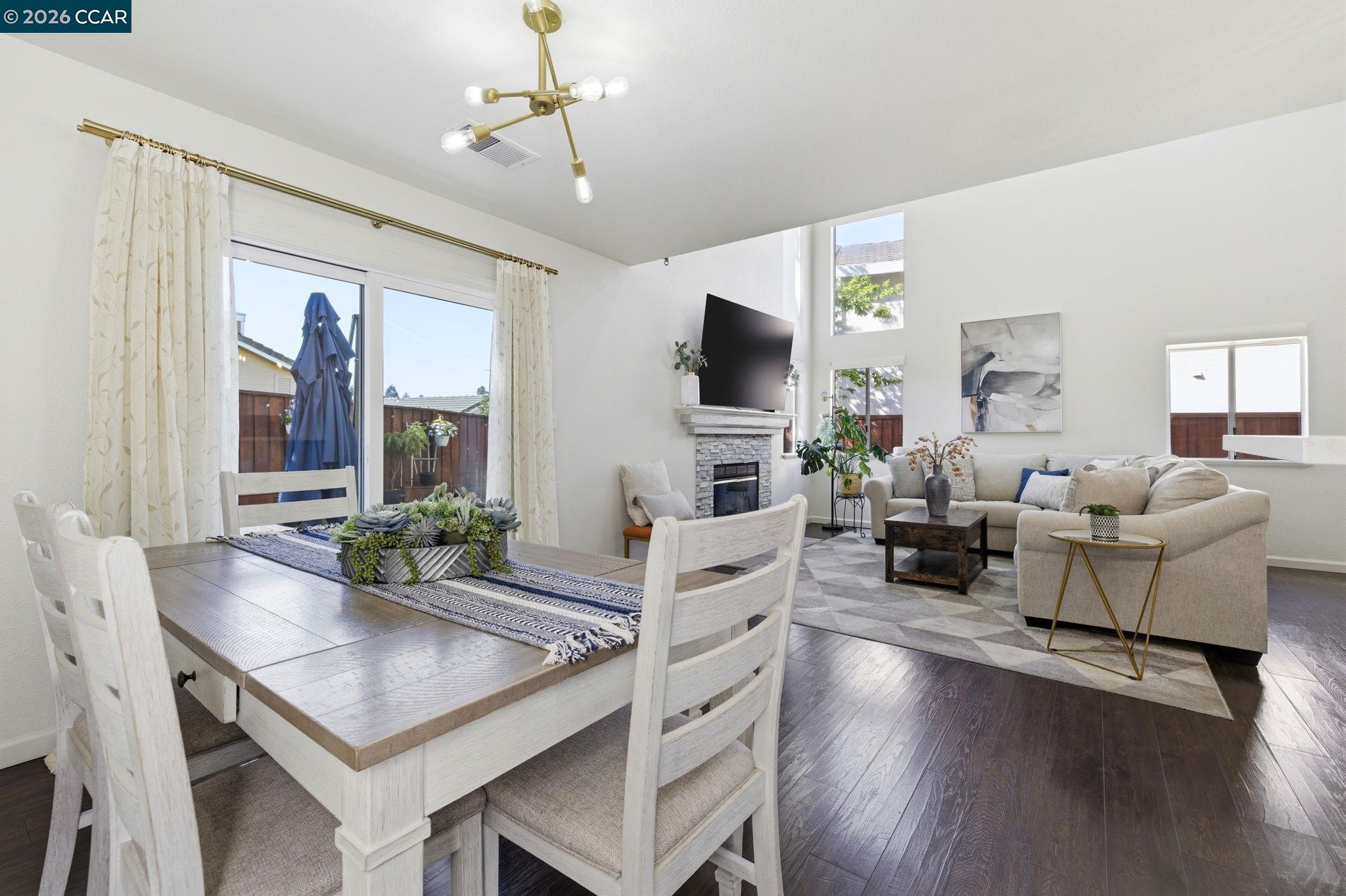 Detail Gallery Image 8 of 23 For 2875 Parkway Dr, Martinez,  CA 94553 - 3 Beds | 2/1 Baths