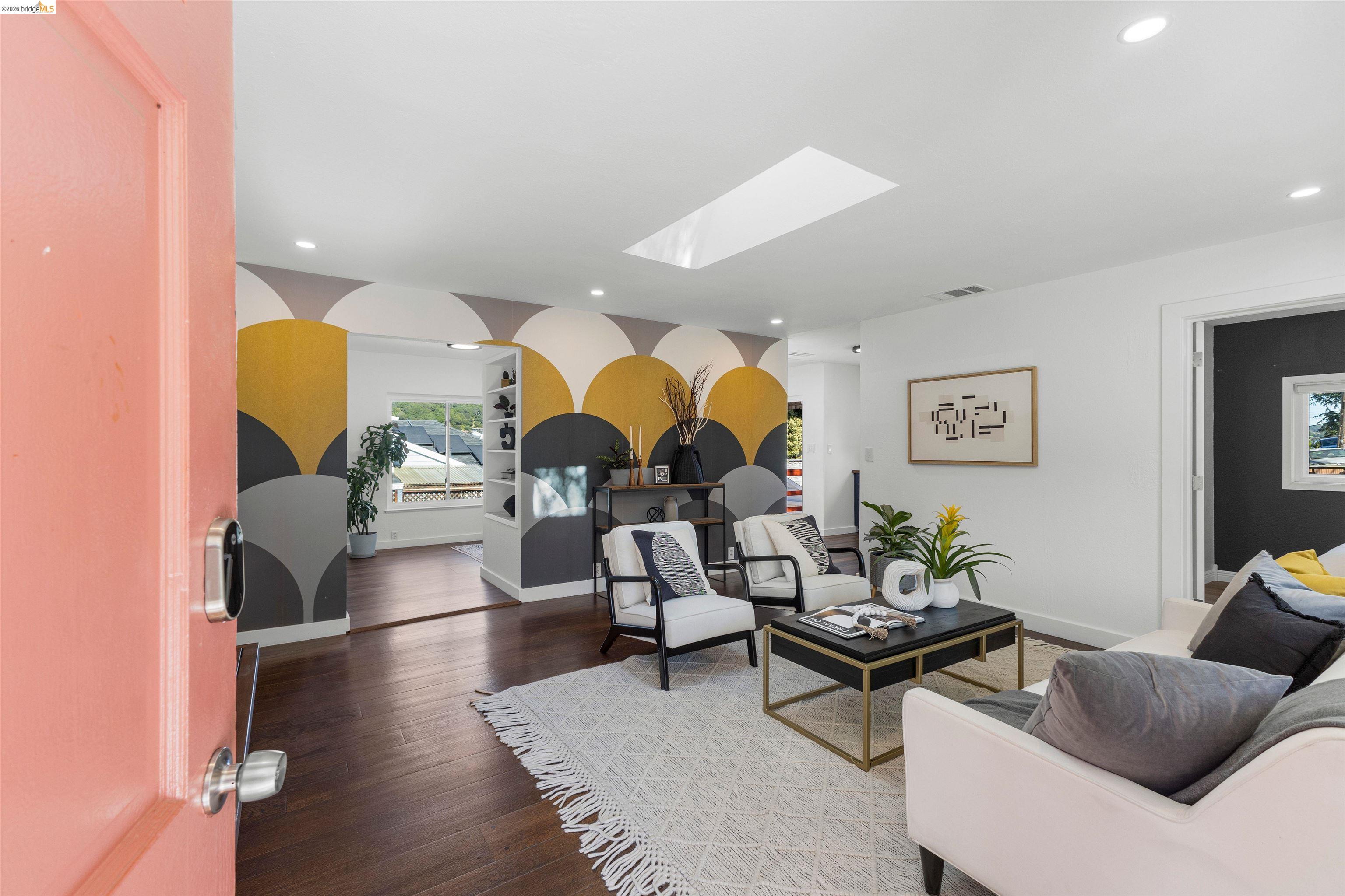 Detail Gallery Image 2 of 43 For 7900 Greenly Dr, Oakland,  CA 94605 - 4 Beds | 2 Baths