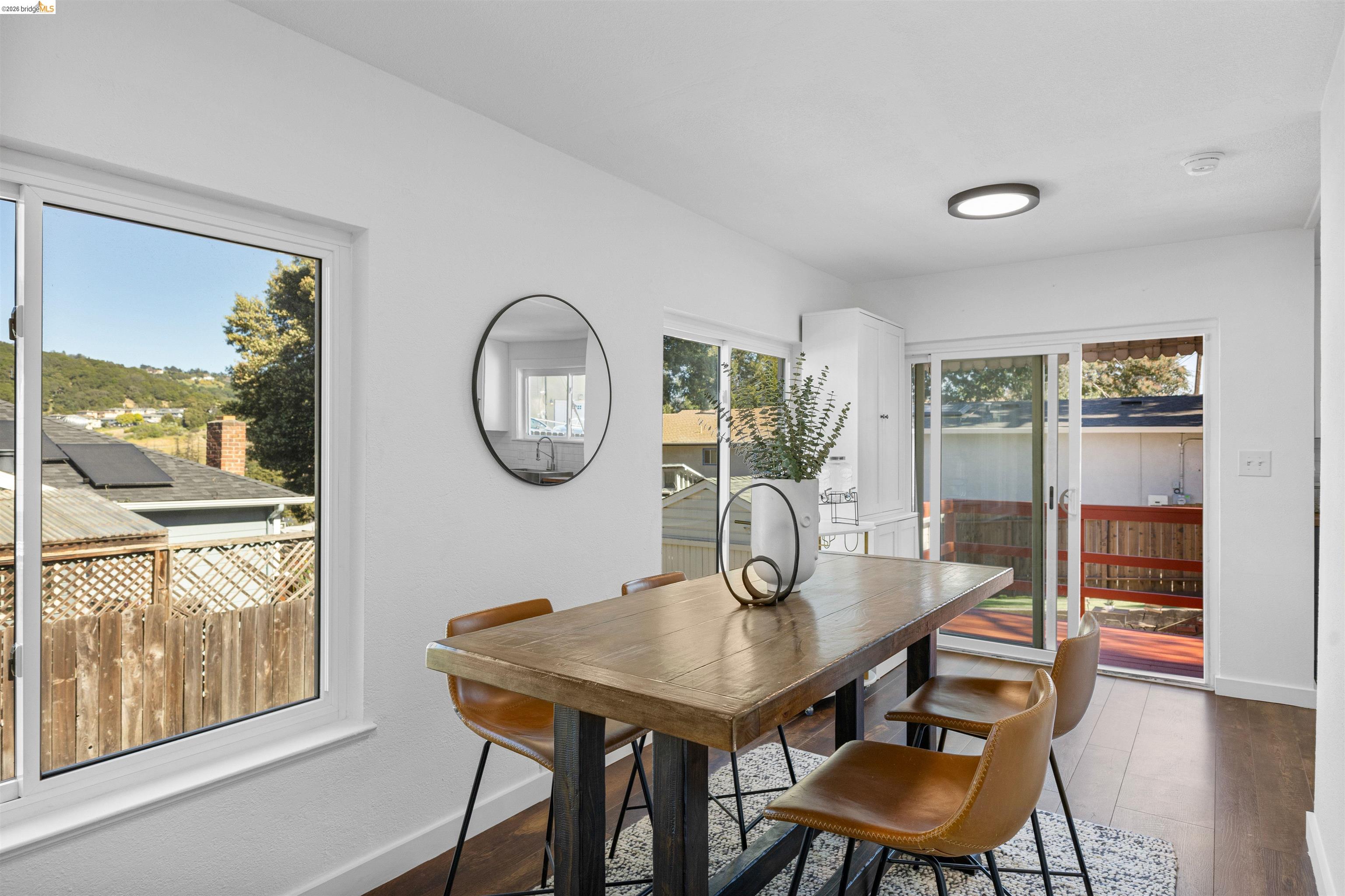 Detail Gallery Image 12 of 43 For 7900 Greenly Dr, Oakland,  CA 94605 - 4 Beds | 2 Baths