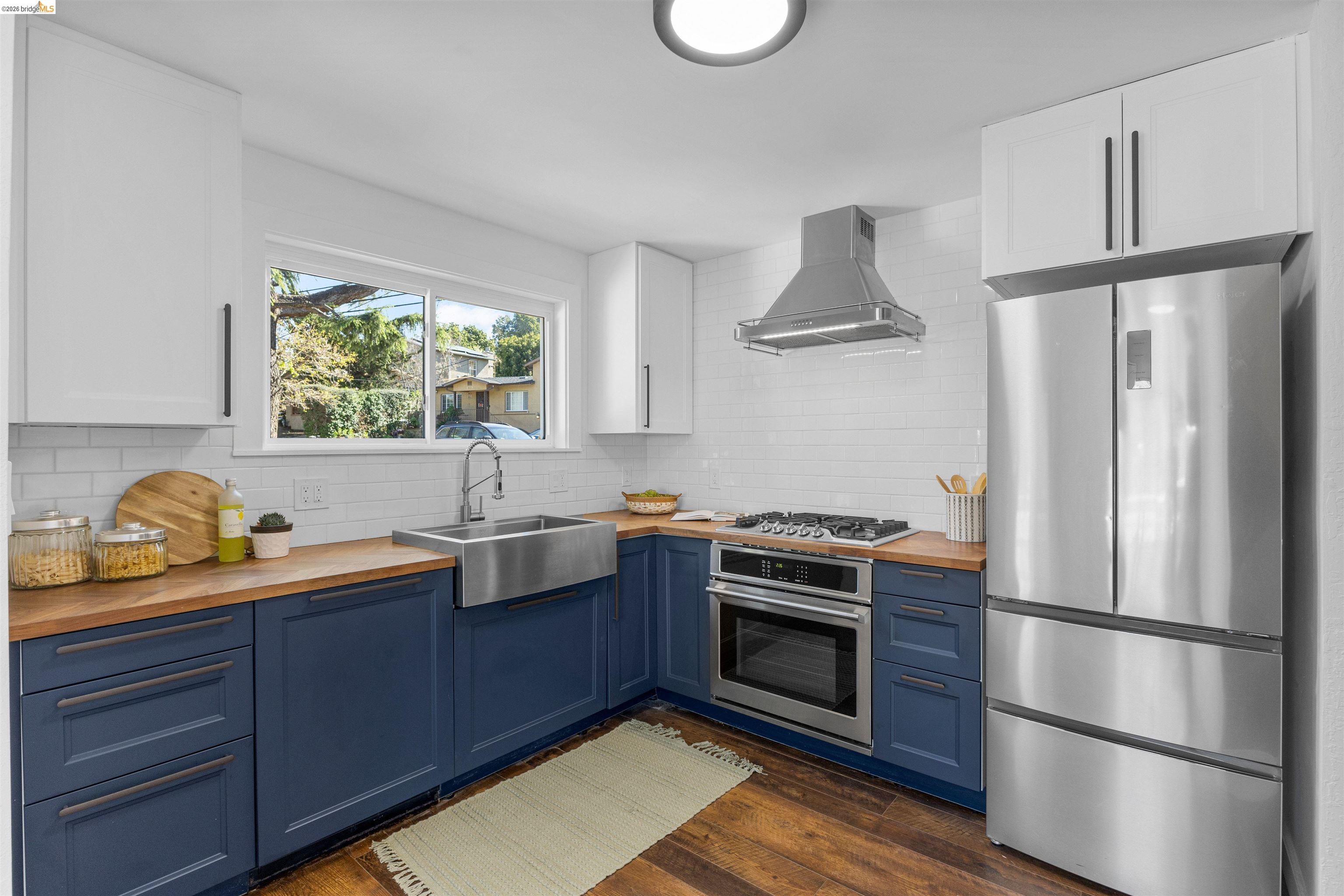 Detail Gallery Image 13 of 43 For 7900 Greenly Dr, Oakland,  CA 94605 - 4 Beds | 2 Baths