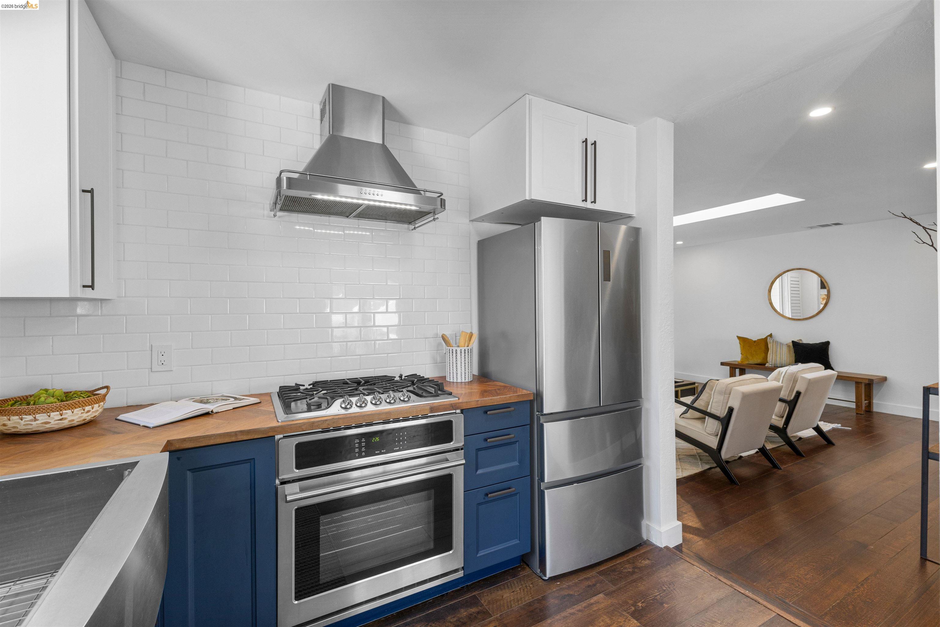 Detail Gallery Image 14 of 43 For 7900 Greenly Dr, Oakland,  CA 94605 - 4 Beds | 2 Baths