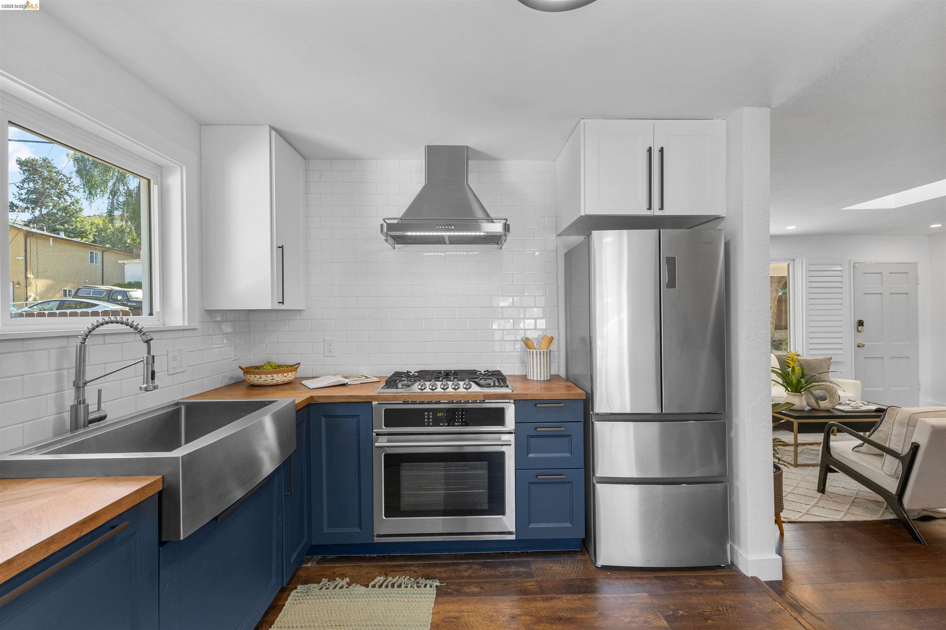 Detail Gallery Image 15 of 43 For 7900 Greenly Dr, Oakland,  CA 94605 - 4 Beds | 2 Baths