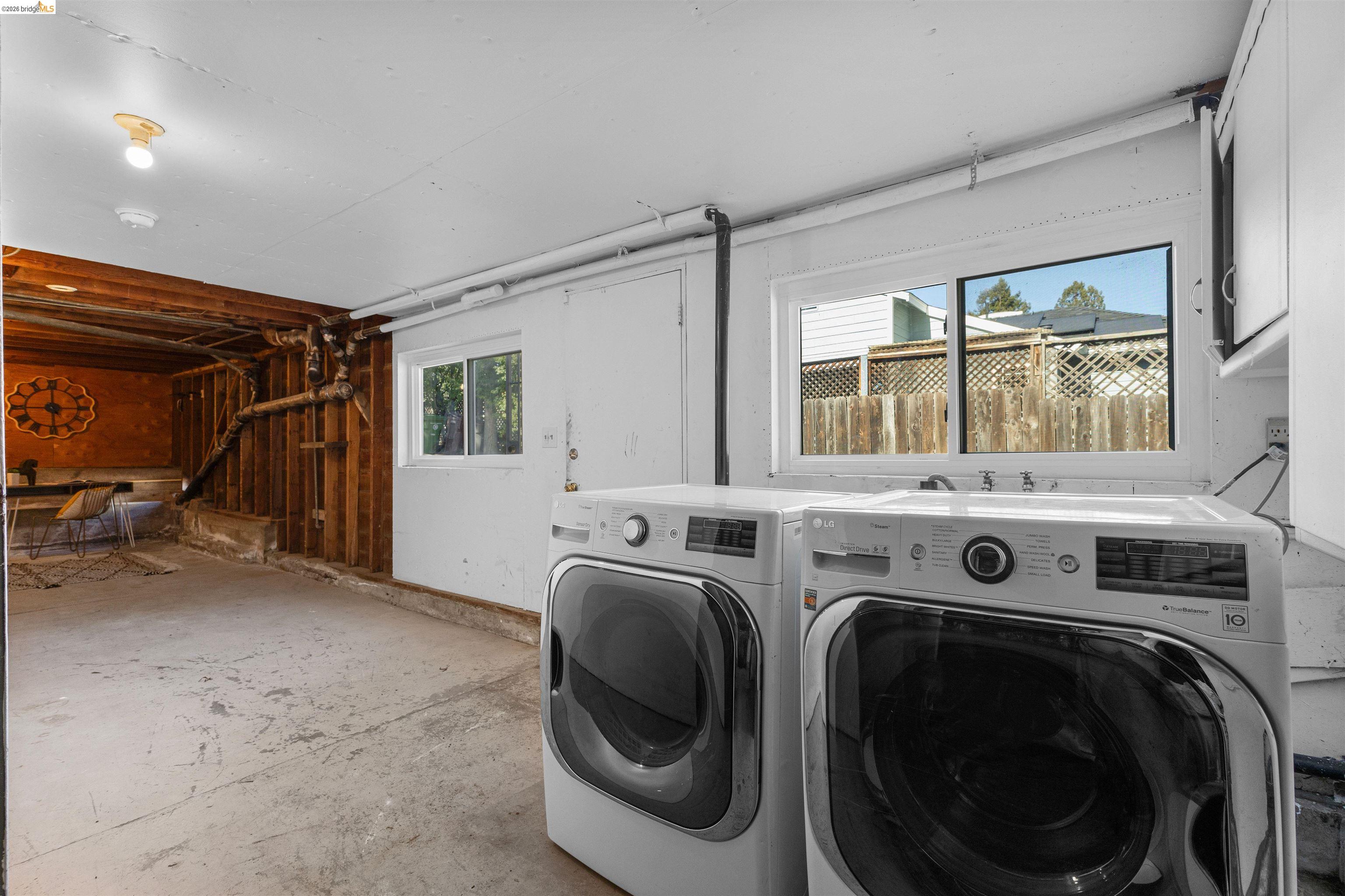 Detail Gallery Image 23 of 43 For 7900 Greenly Dr, Oakland,  CA 94605 - 4 Beds | 2 Baths