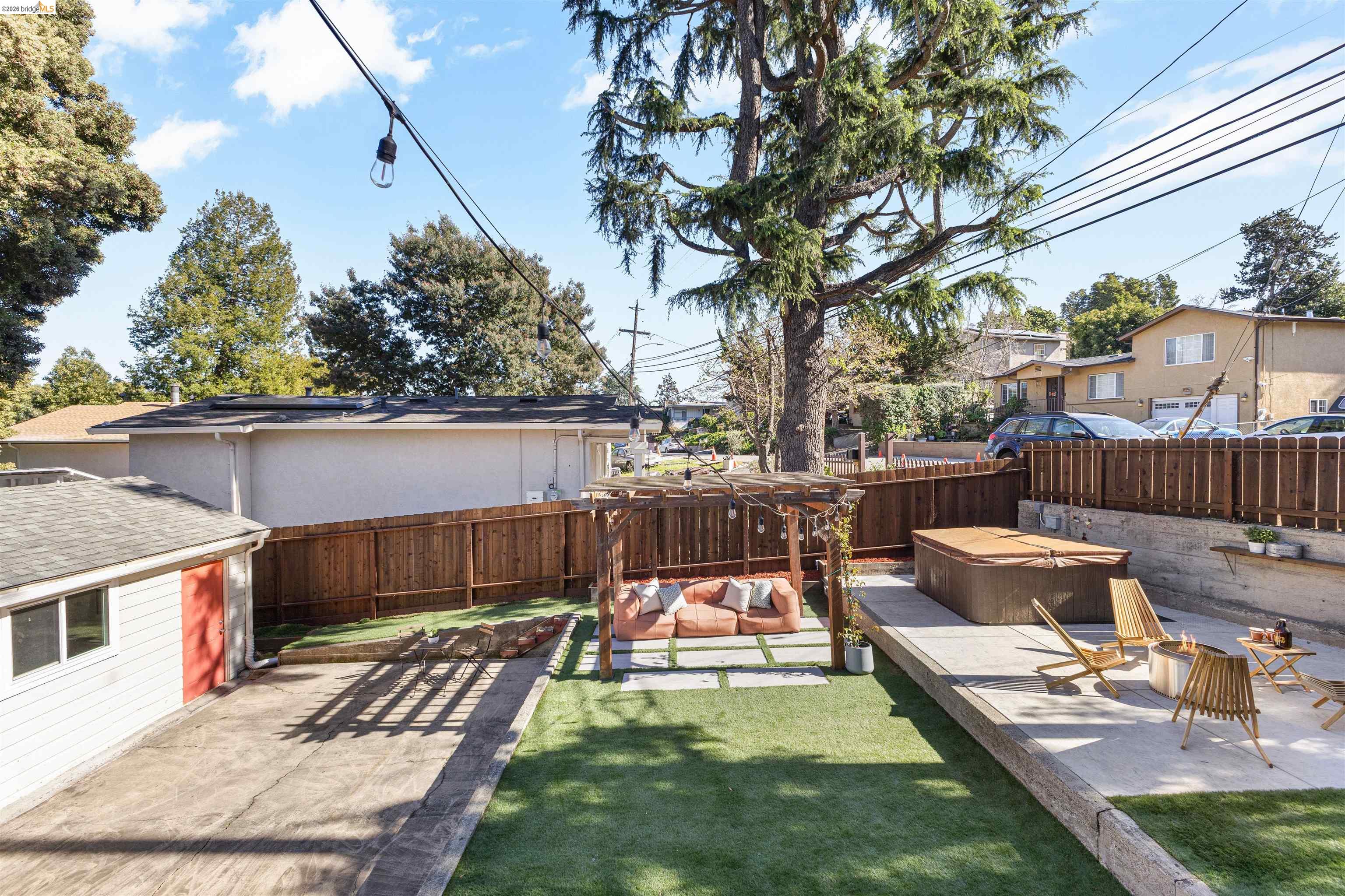 Detail Gallery Image 24 of 43 For 7900 Greenly Dr, Oakland,  CA 94605 - 4 Beds | 2 Baths