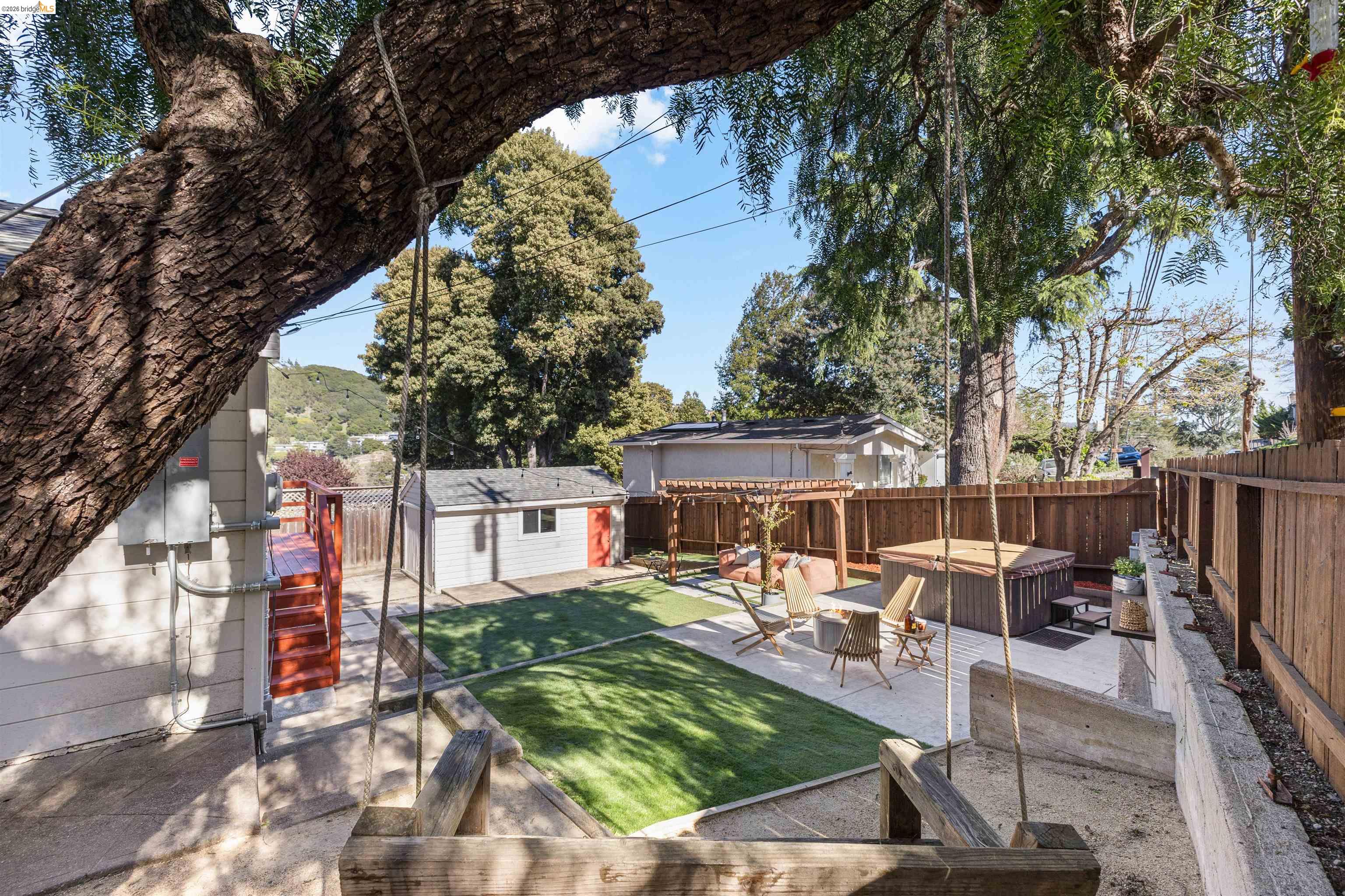 Detail Gallery Image 26 of 43 For 7900 Greenly Dr, Oakland,  CA 94605 - 4 Beds | 2 Baths