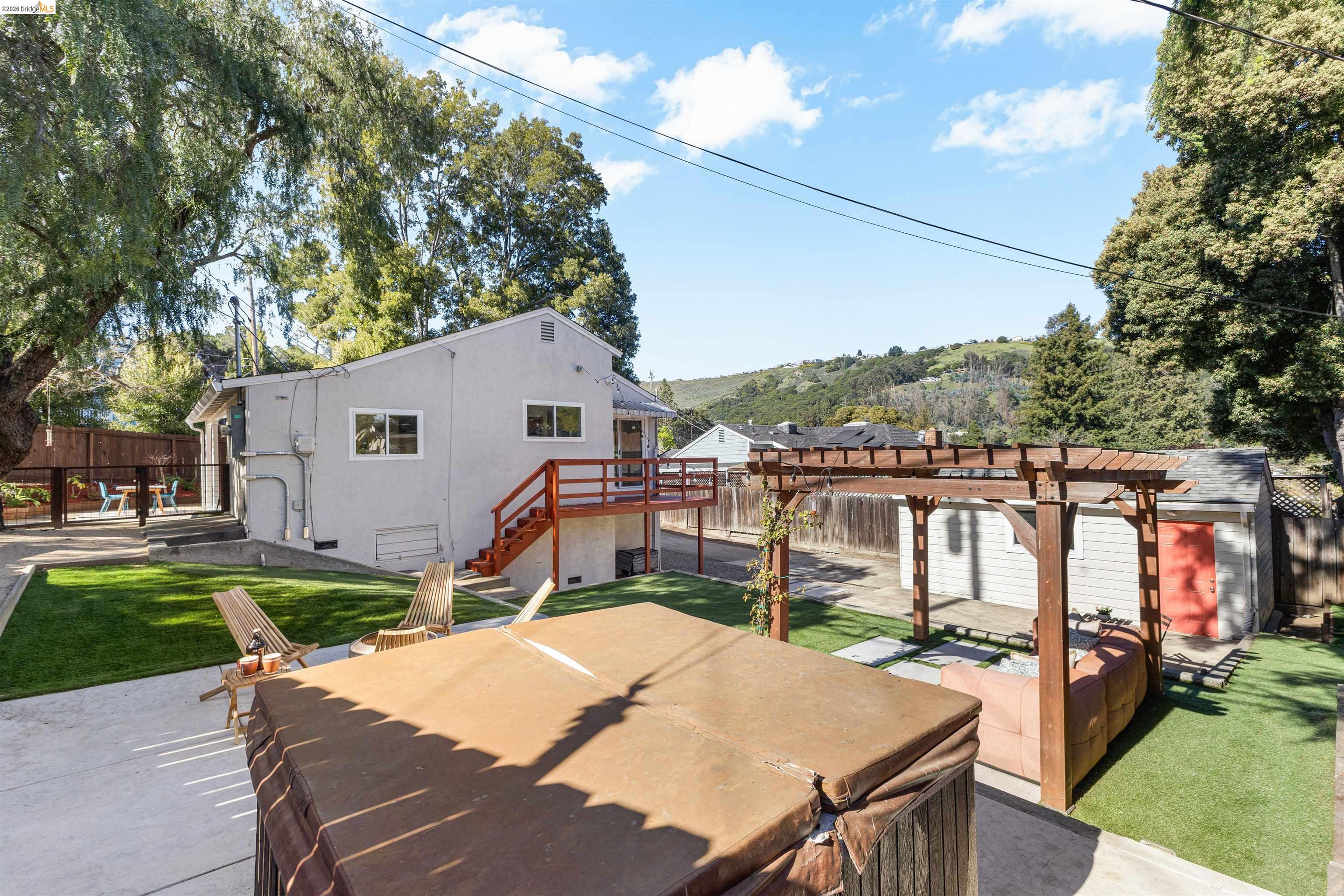 Detail Gallery Image 28 of 43 For 7900 Greenly Dr, Oakland,  CA 94605 - 4 Beds | 2 Baths